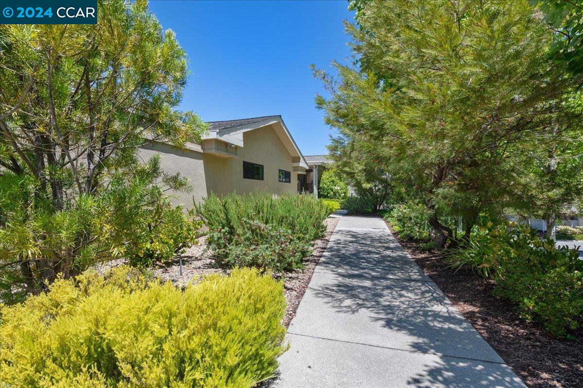 1200 Singingwood # 7