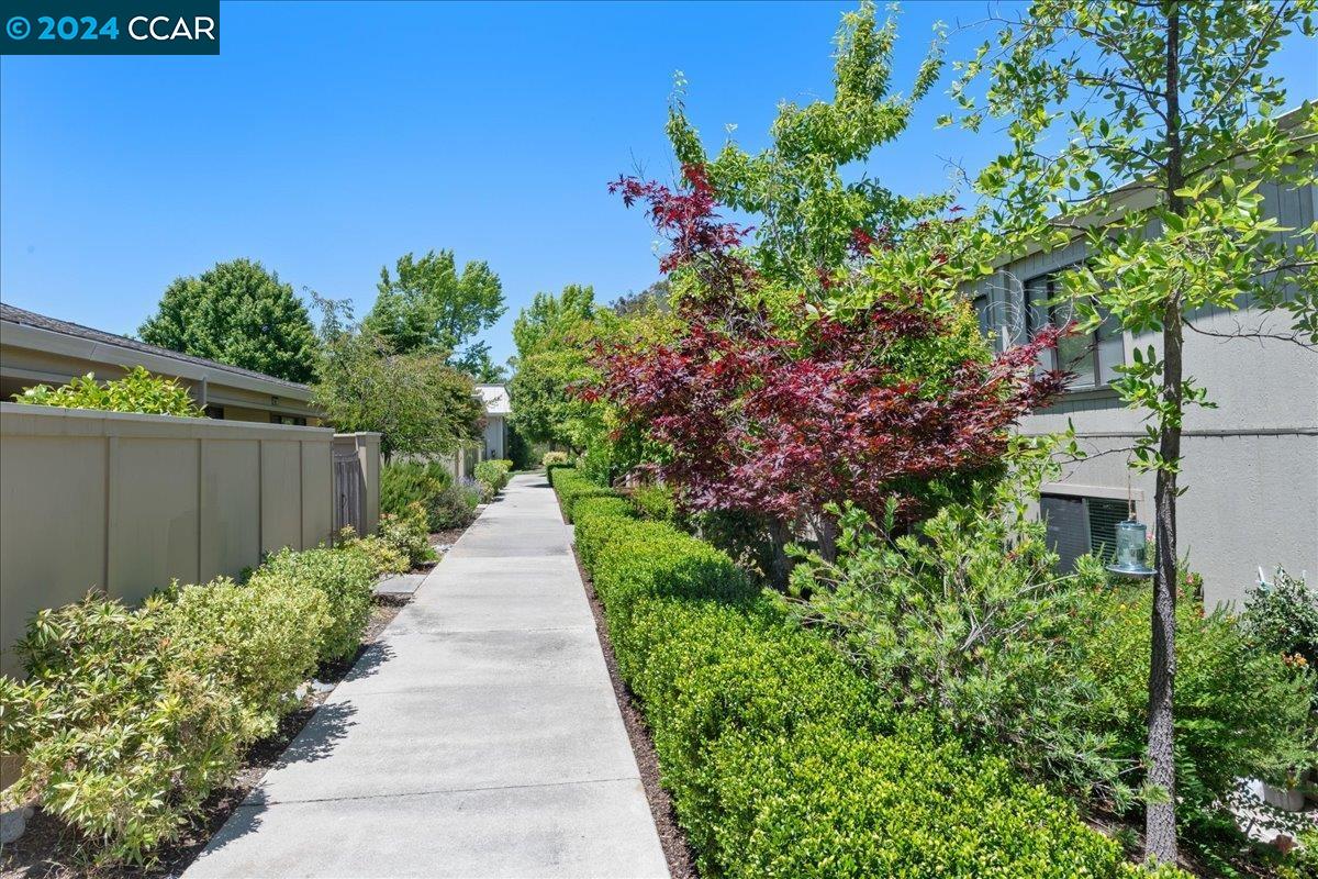 1200 Singingwood # 7