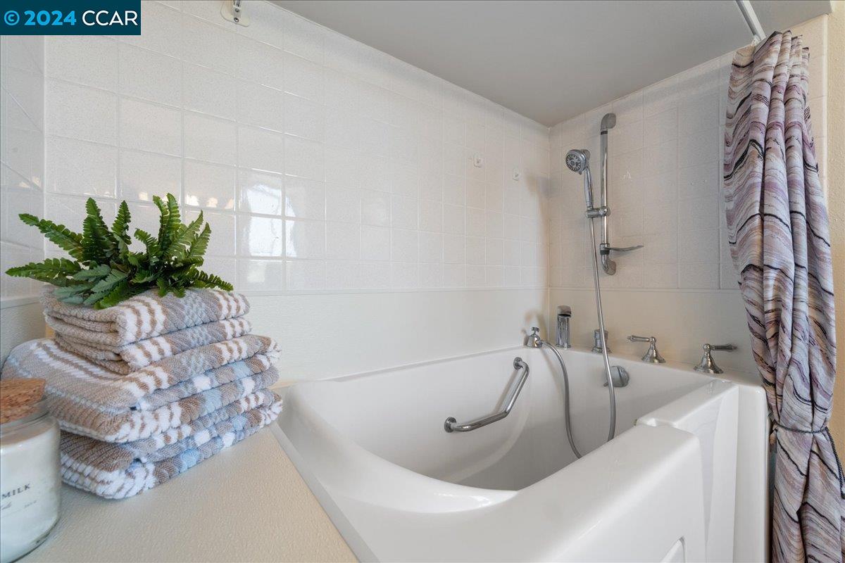 1200 Singingwood # 7