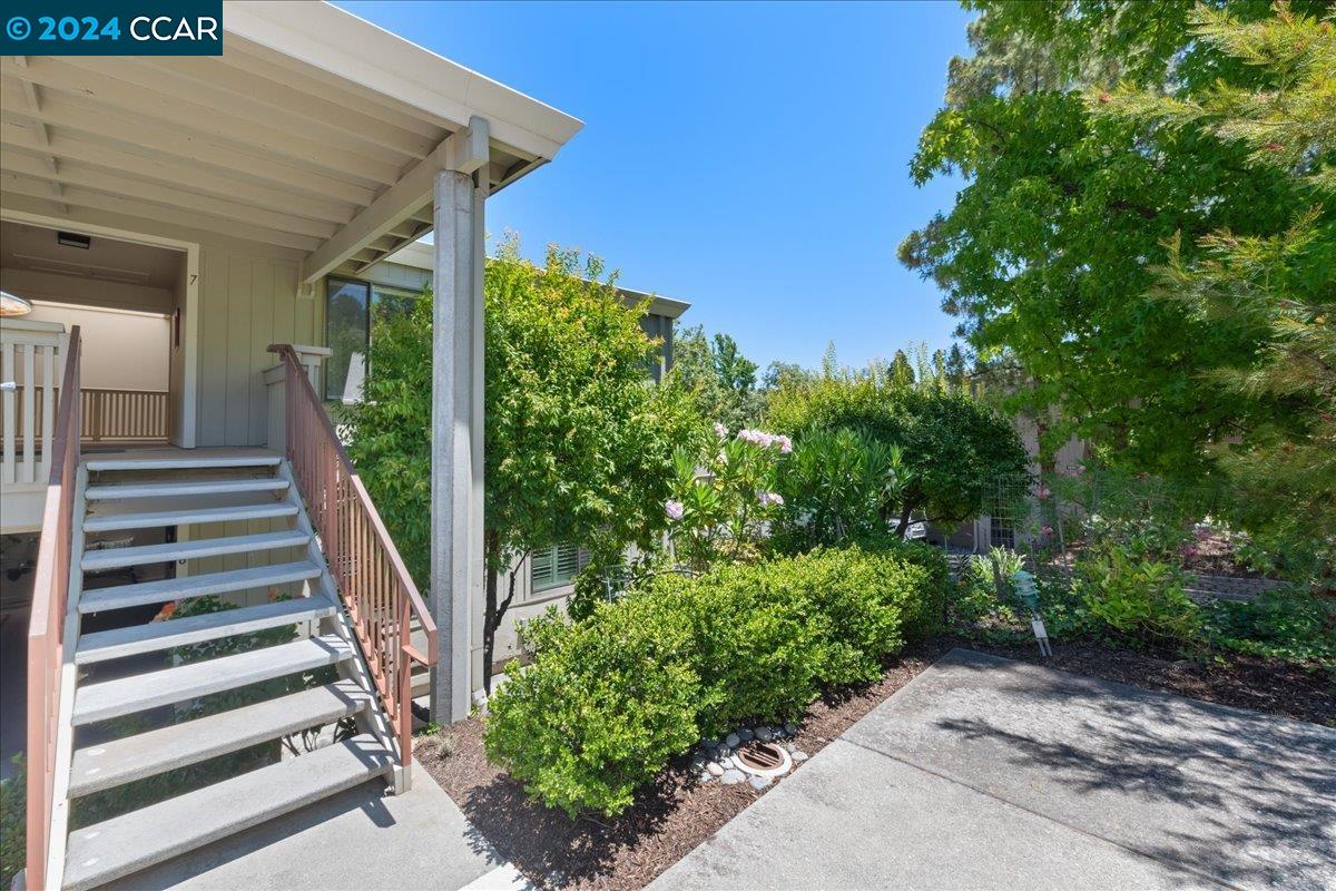 1200 Singingwood # 7