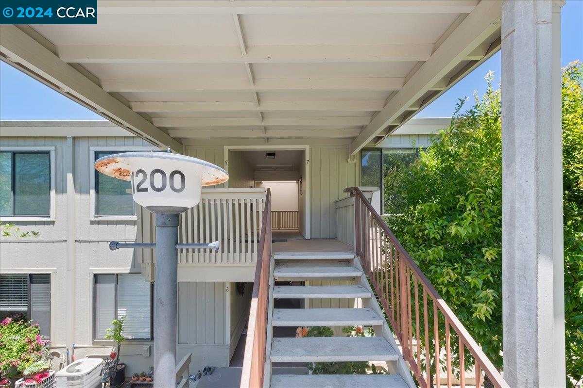 1200 Singingwood # 7
