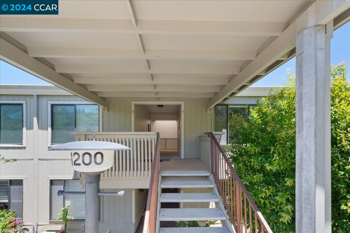 1200 Singingwood # 7