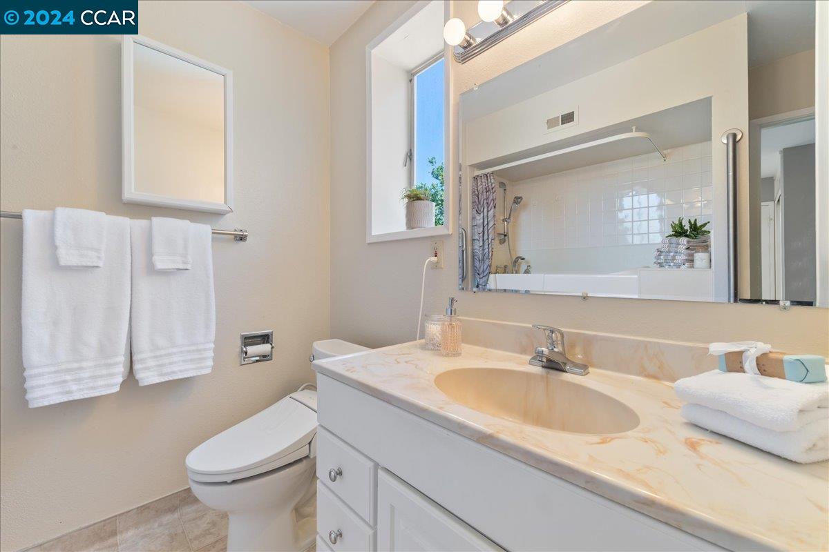 1200 Singingwood # 7