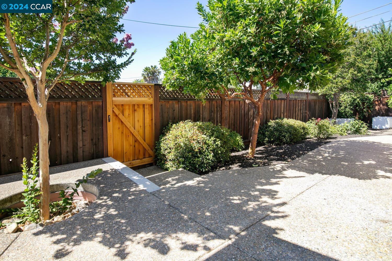 772 Somerset Pl