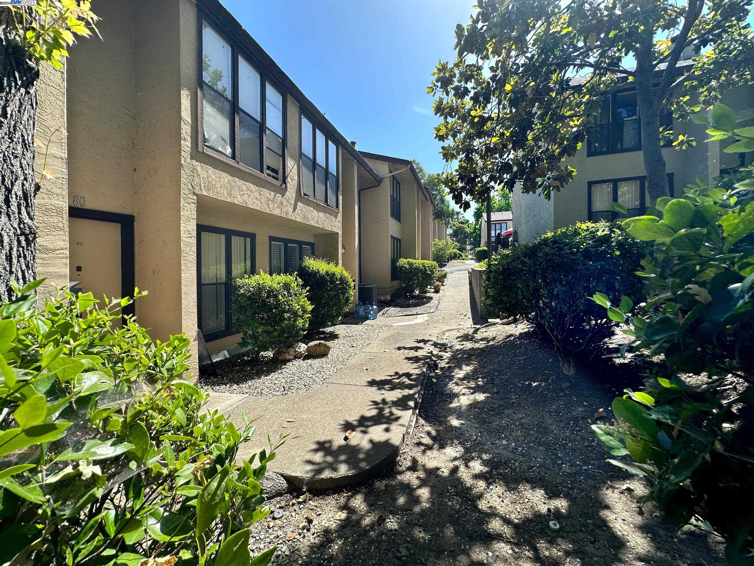 74,76,78,80 Camelback Ct