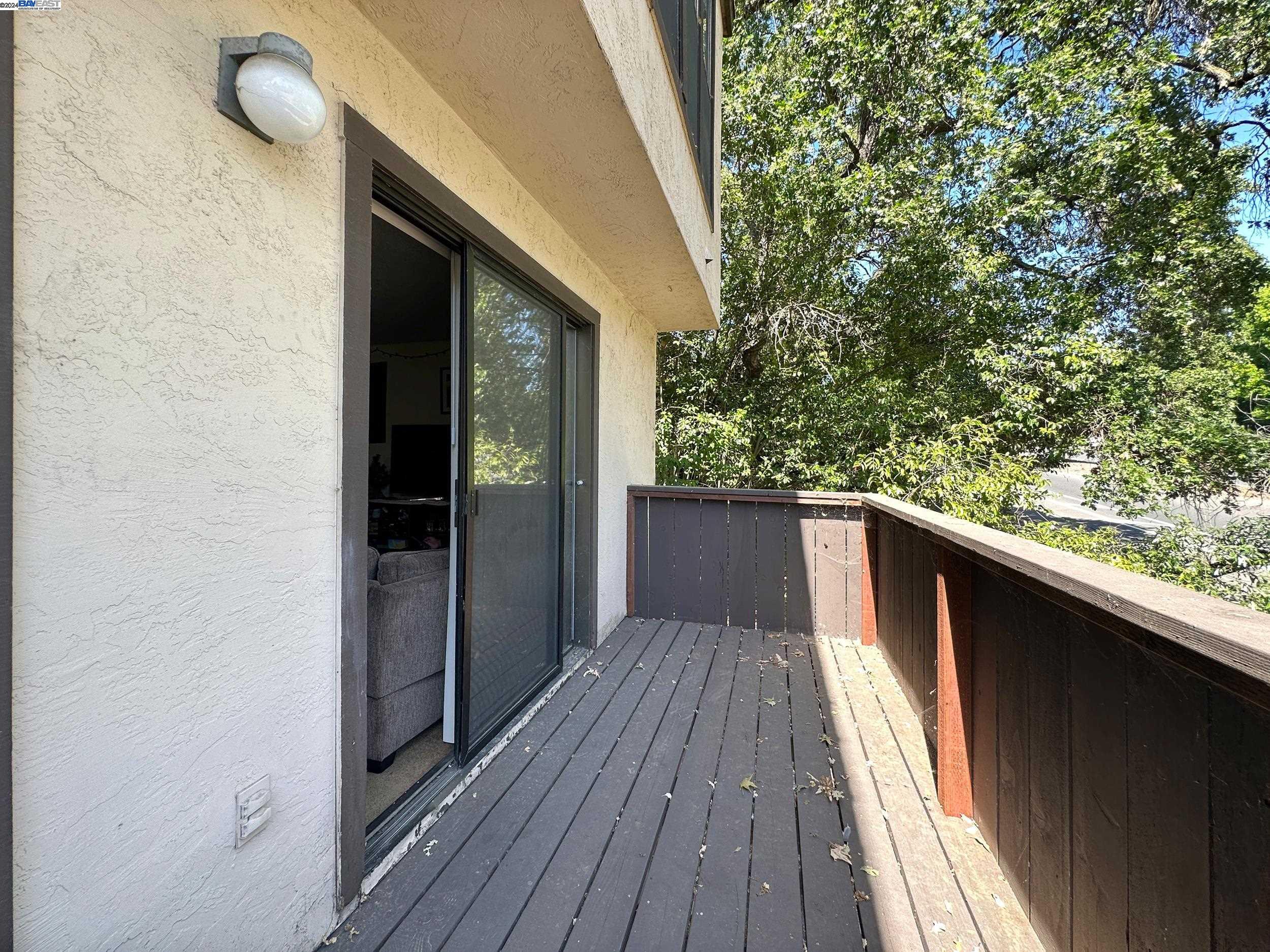 74,76,78,80 Camelback Ct