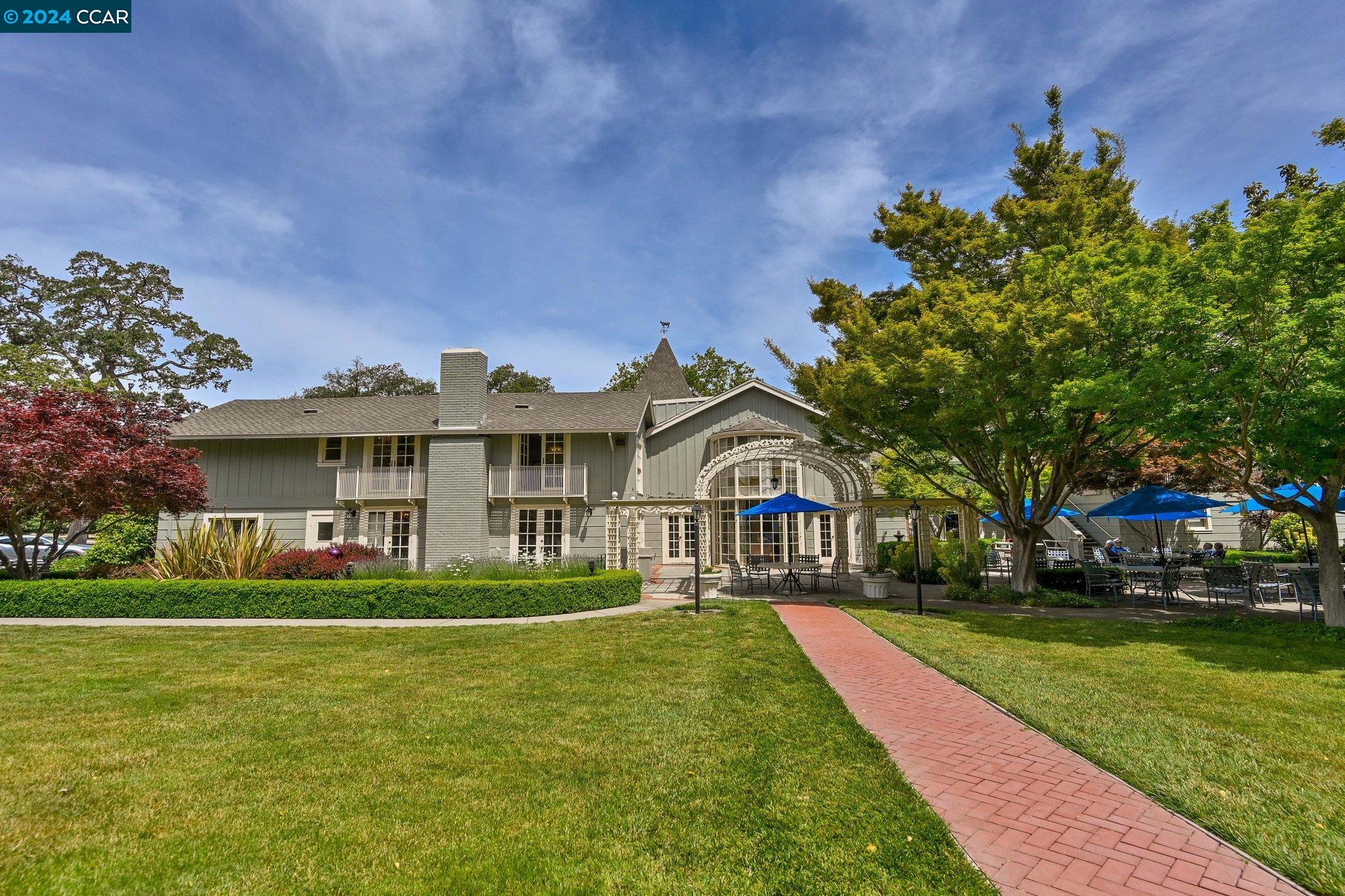 3234 Rossmoor Pkwy # 4