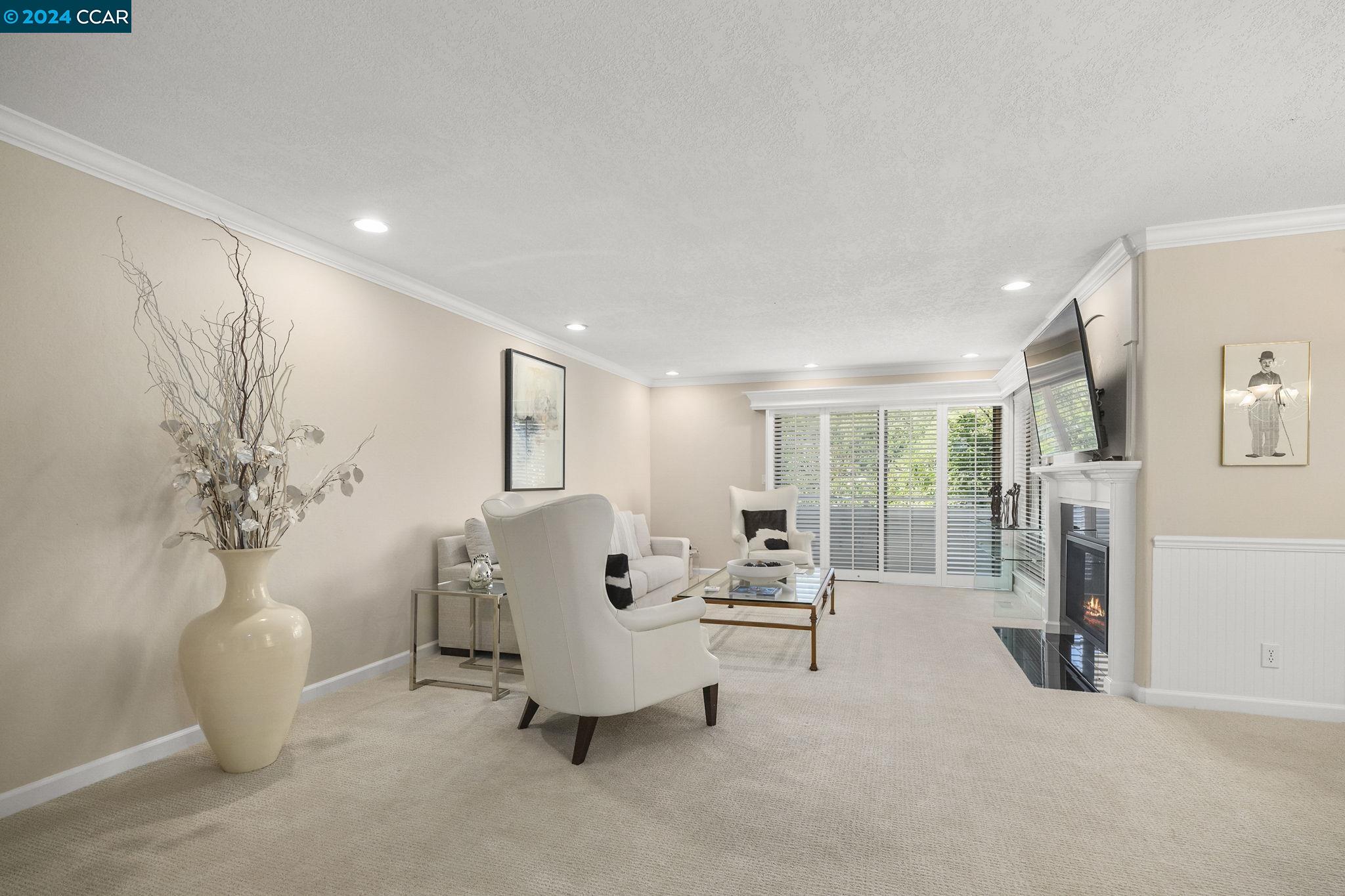 3234 Rossmoor Pkwy # 4
