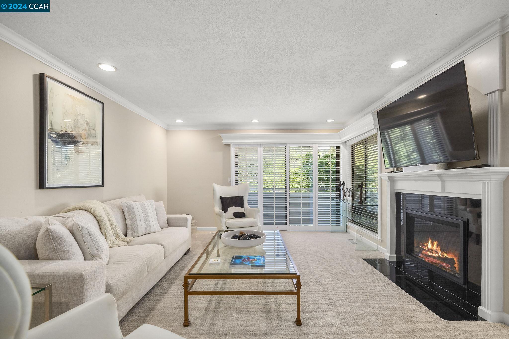 3234 Rossmoor Pkwy # 4