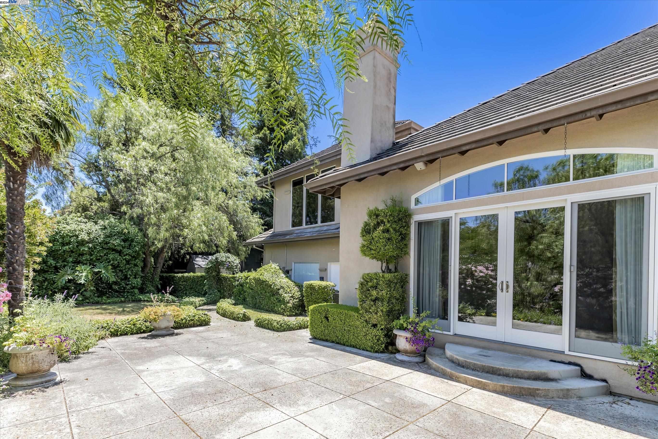 35 Hidden Hills Pl