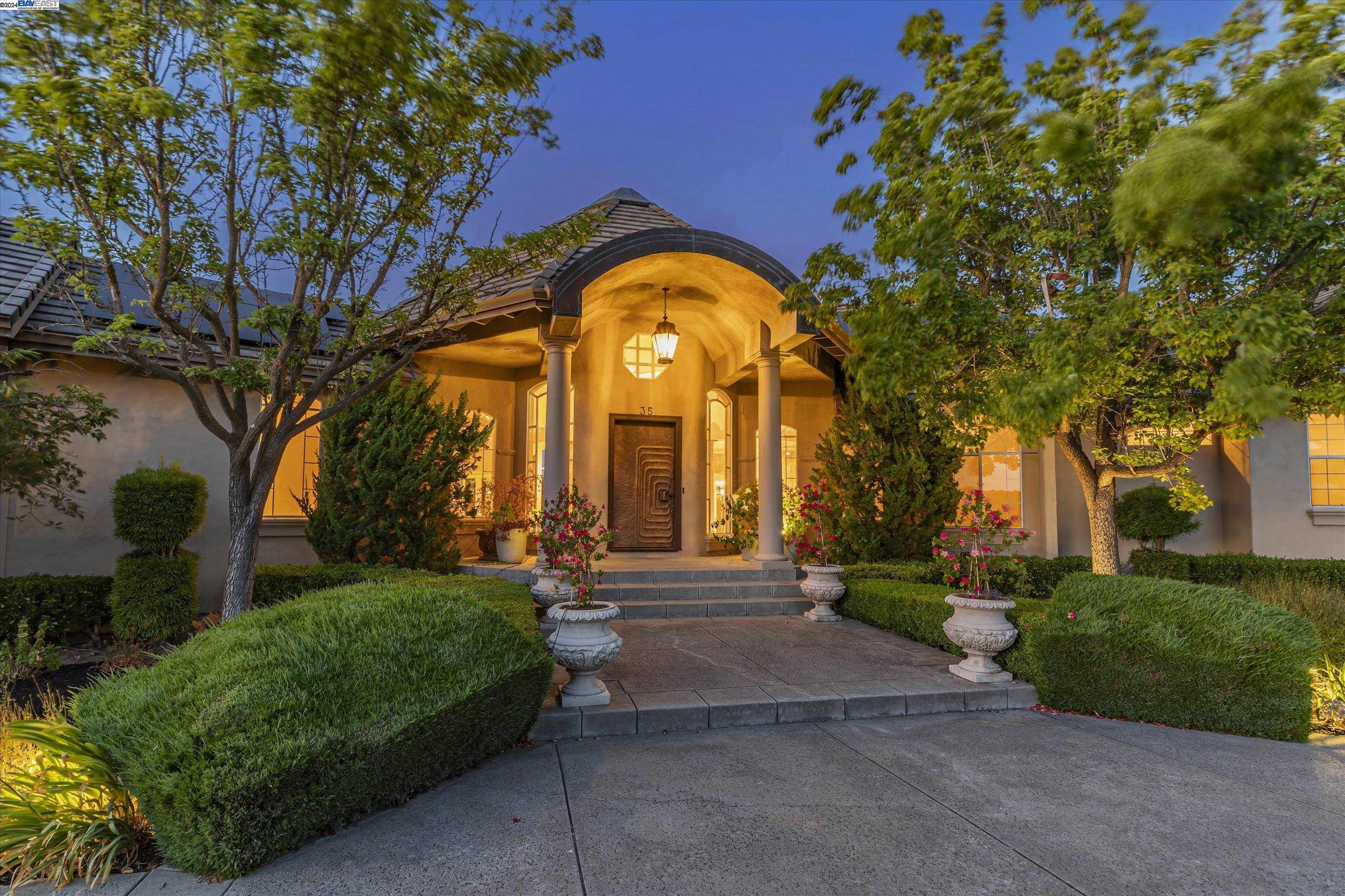 35 Hidden Hills Pl