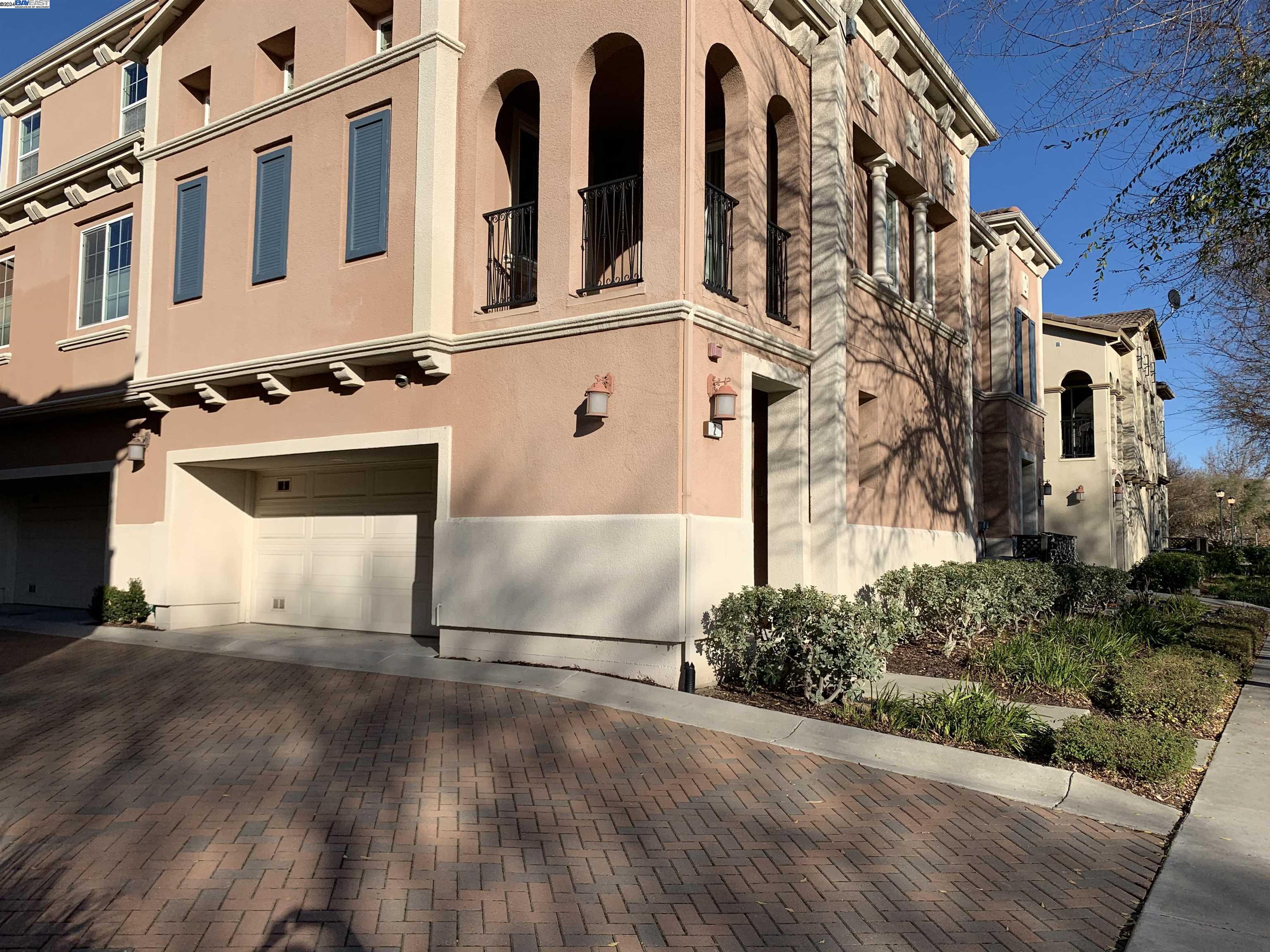 574 Dovecote Ln # 2