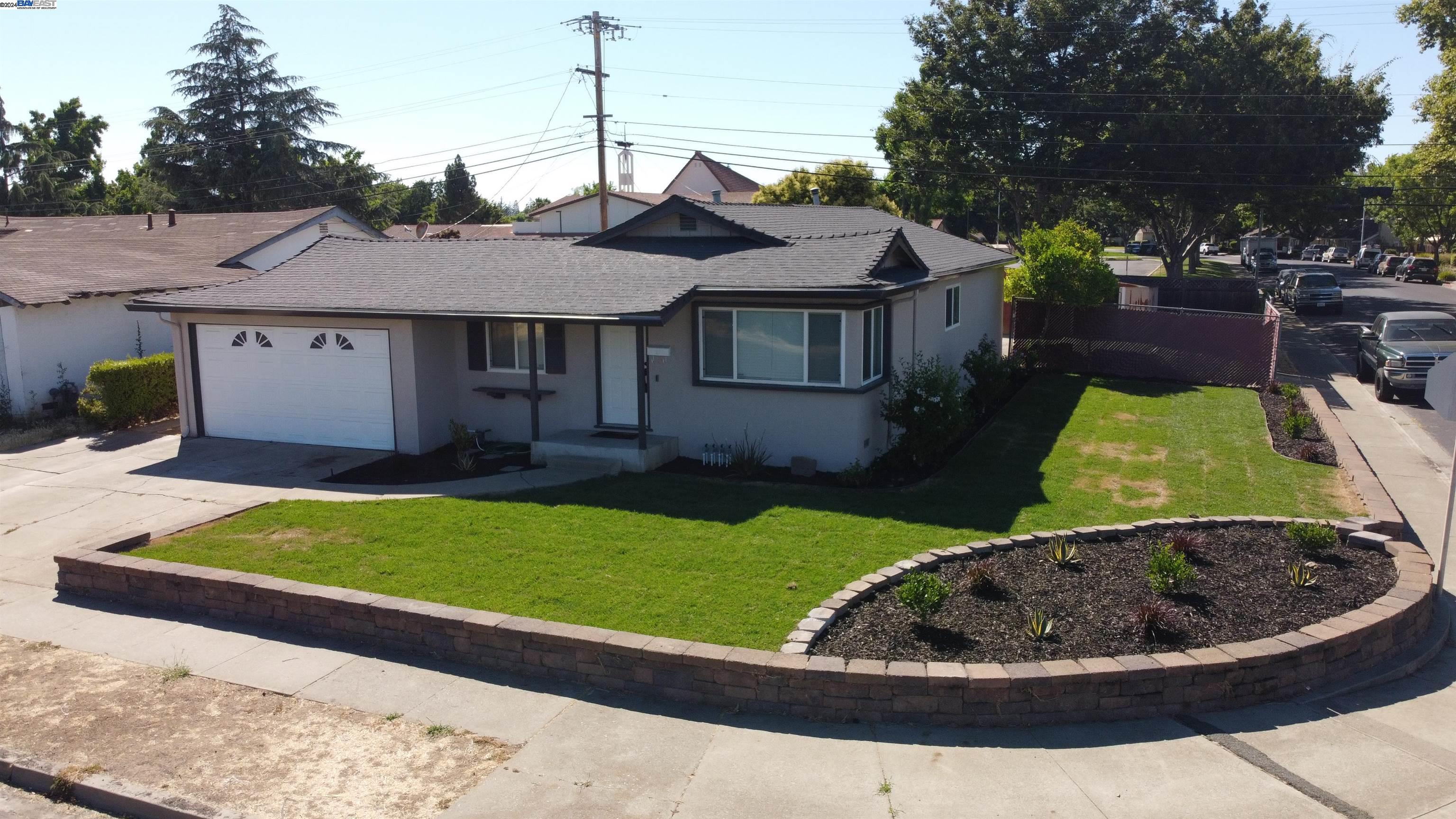 1597 Glazier Dr