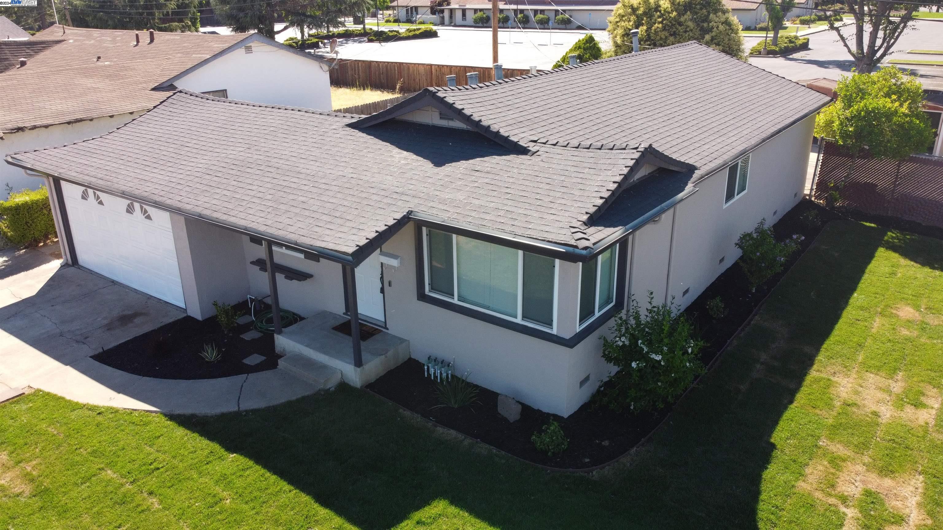 1597 Glazier Dr