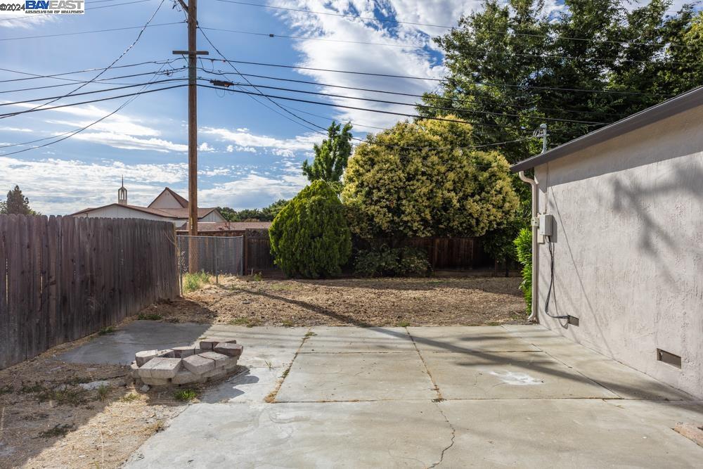 1597 Glazier Dr