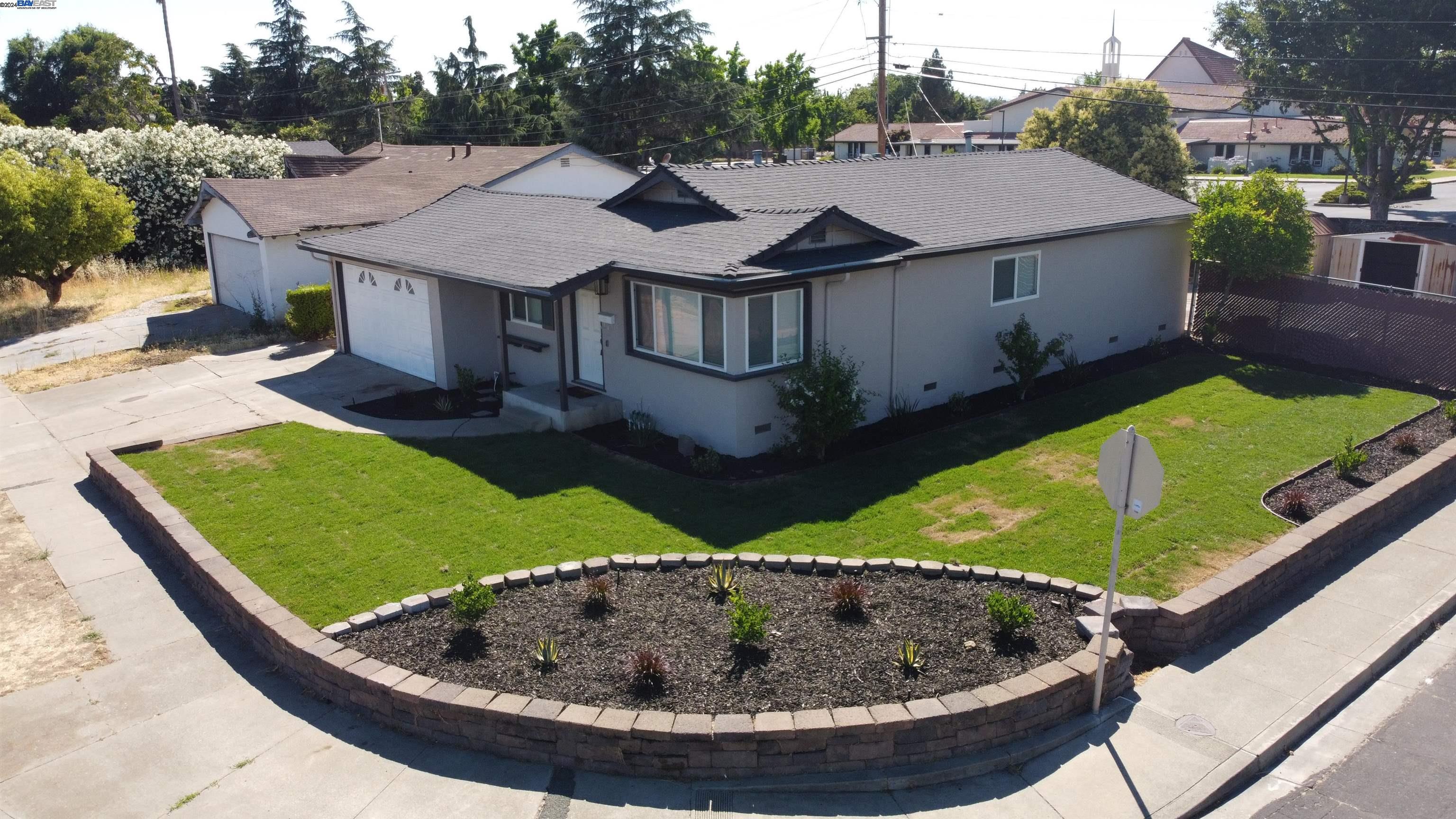 1597 Glazier Dr