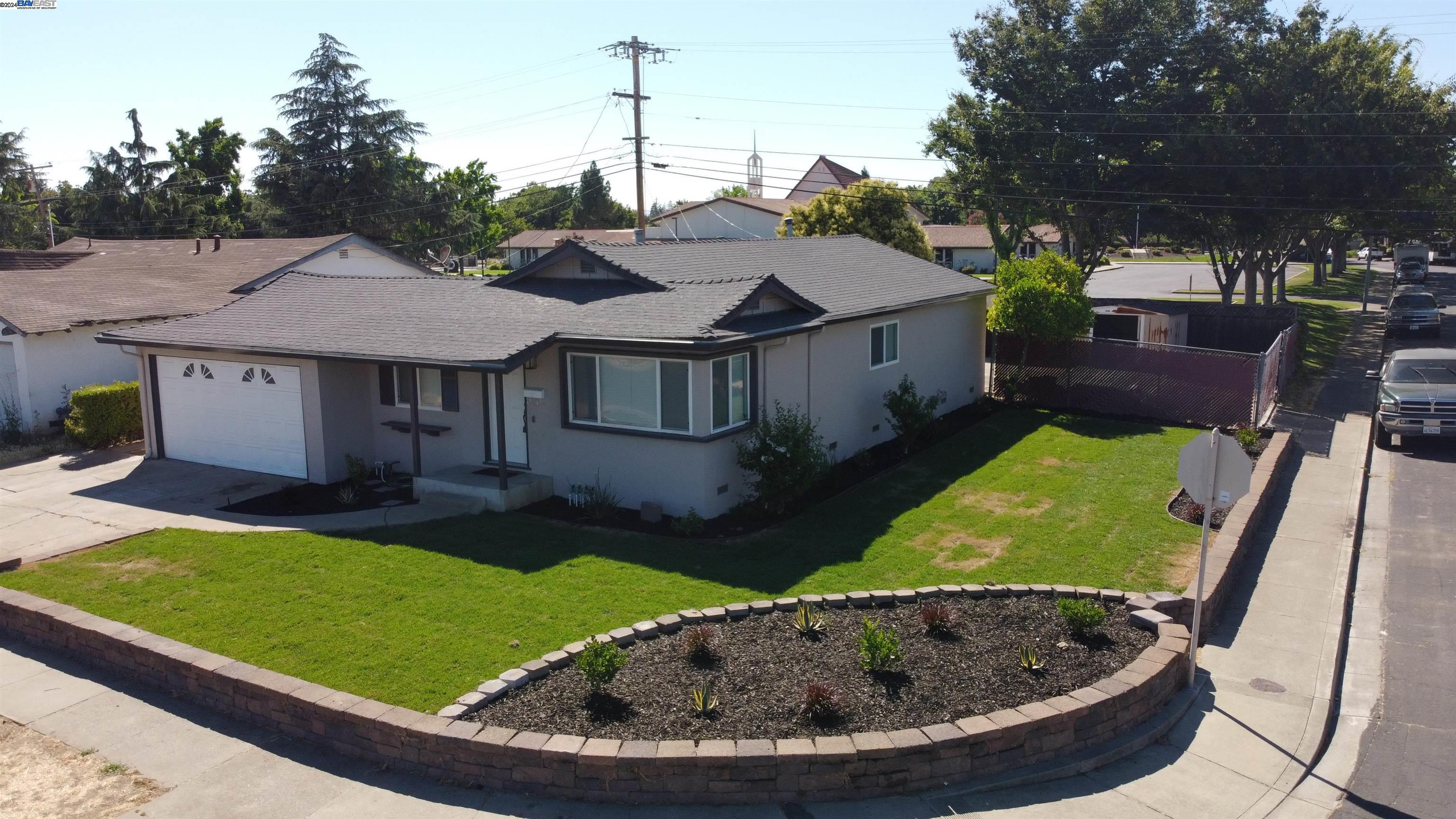 1597 Glazier Dr