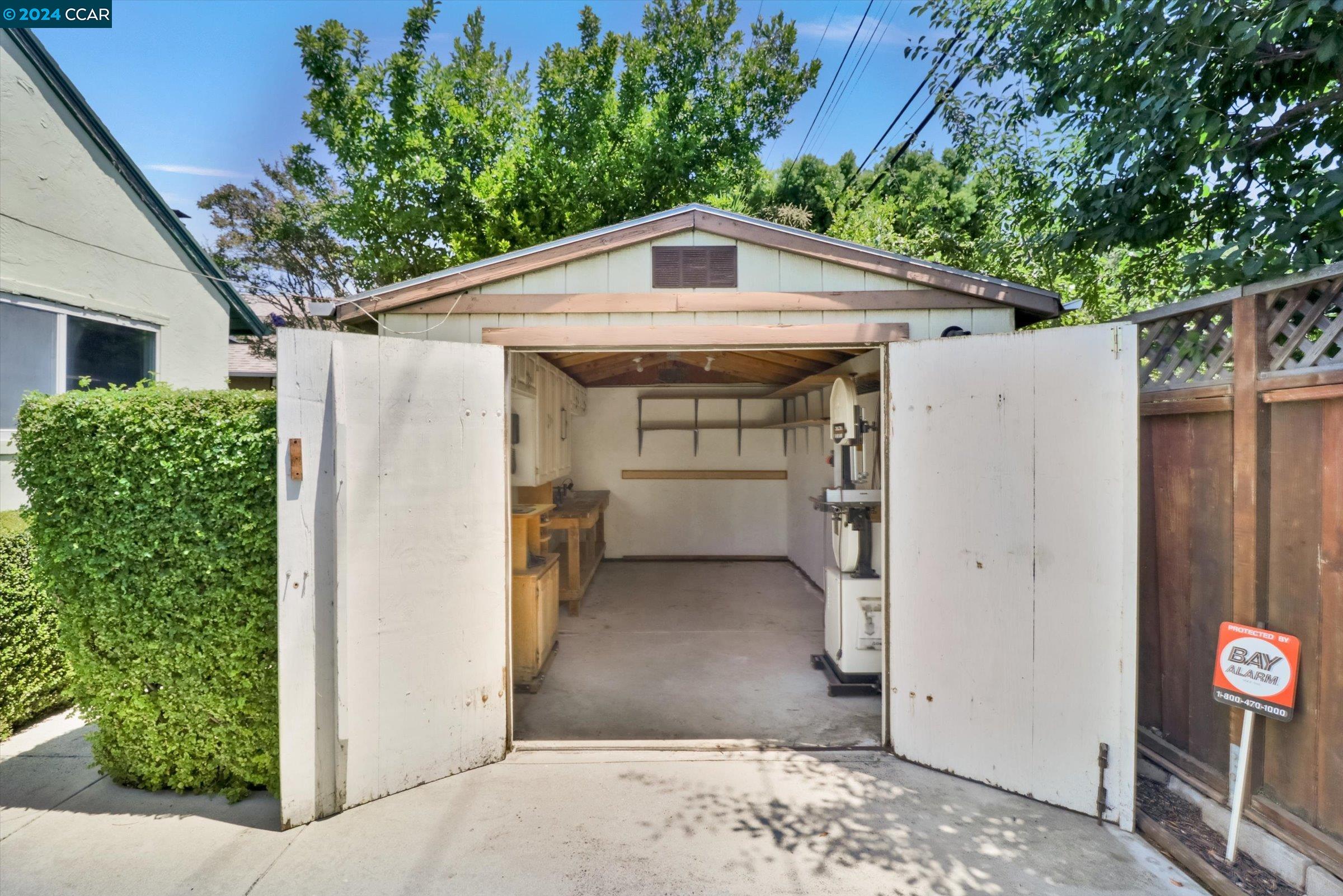 3410 Eden Dr
