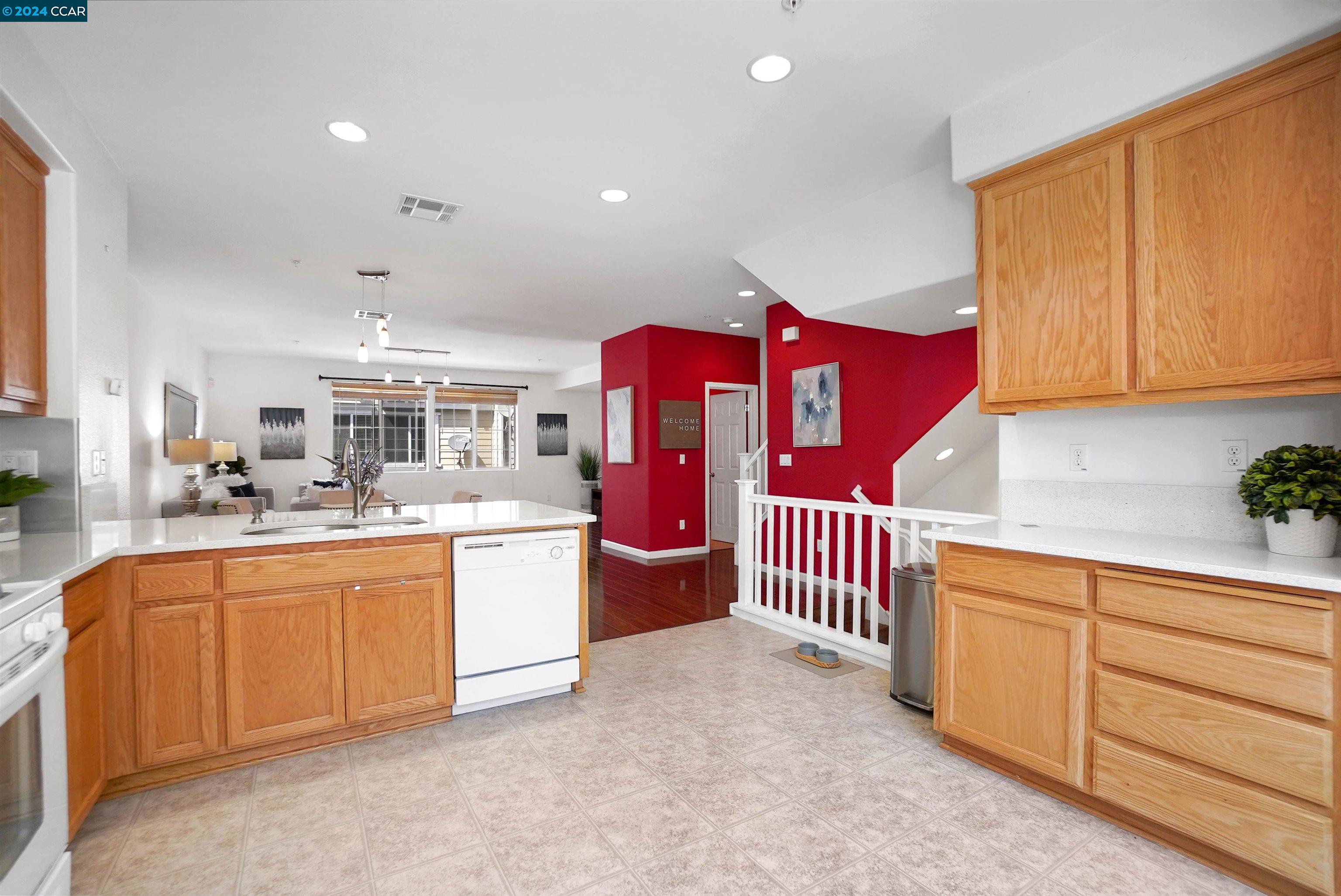 1020 Summer Ln