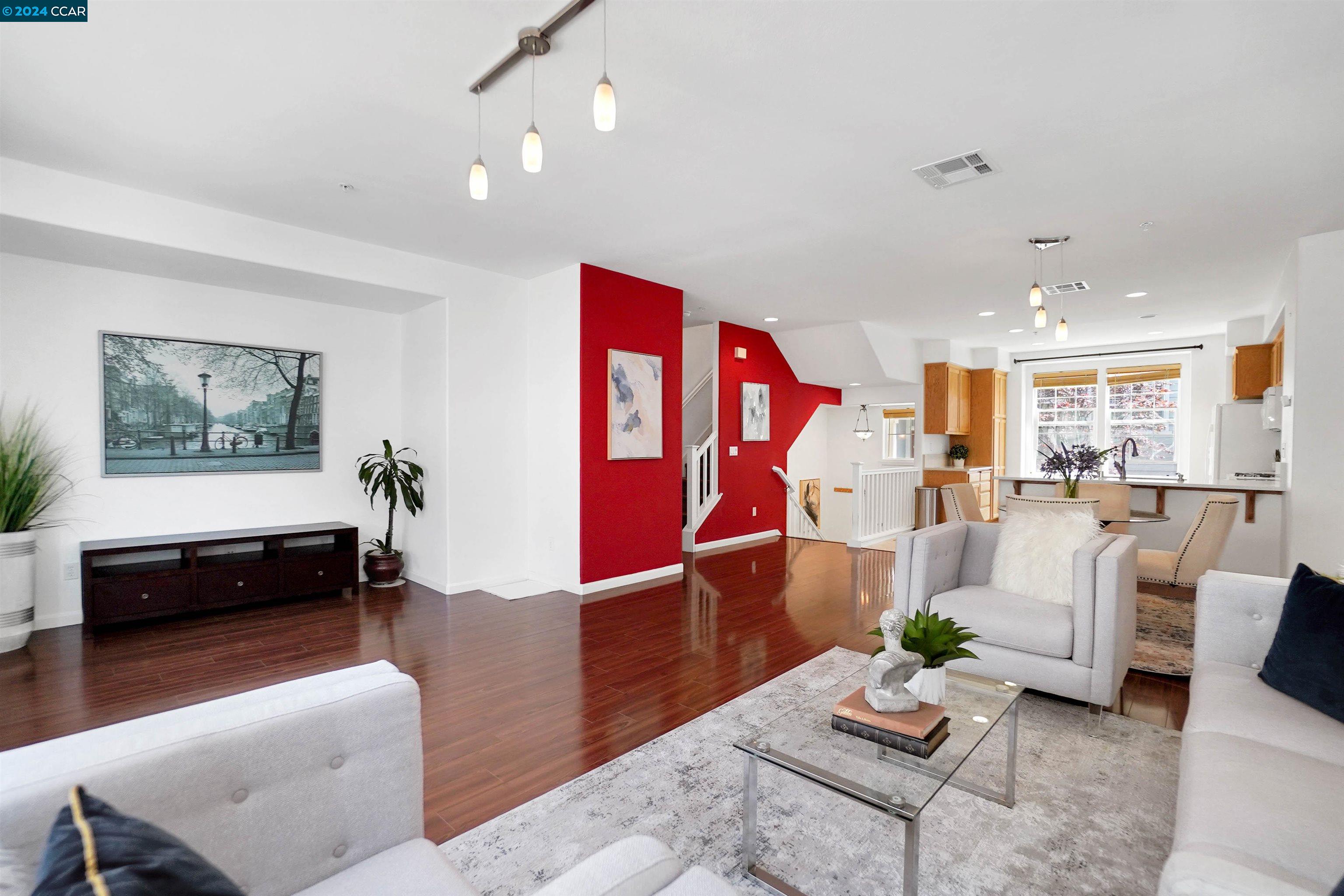 1020 Summer Ln