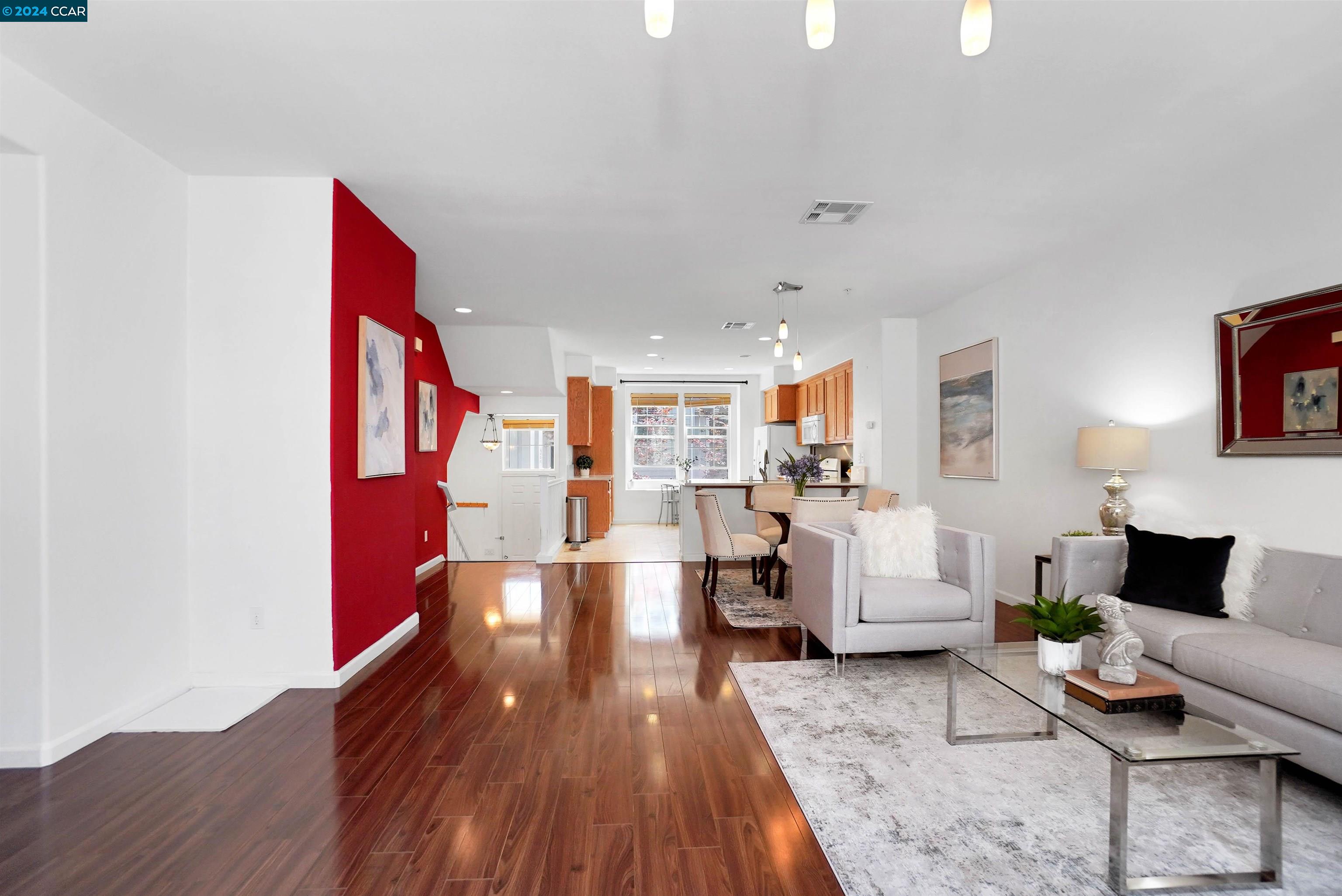 1020 Summer Ln