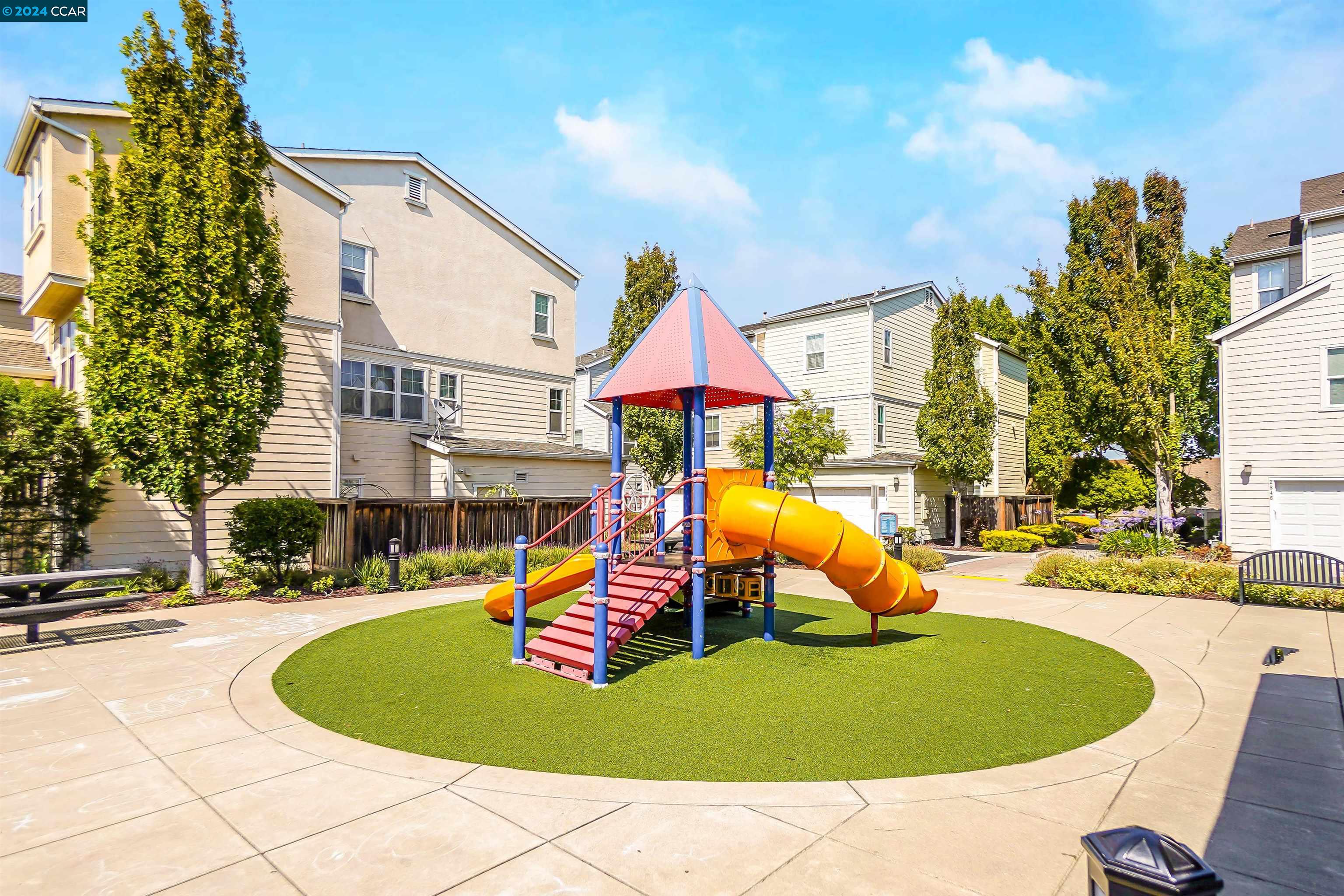 1020 Summer Ln