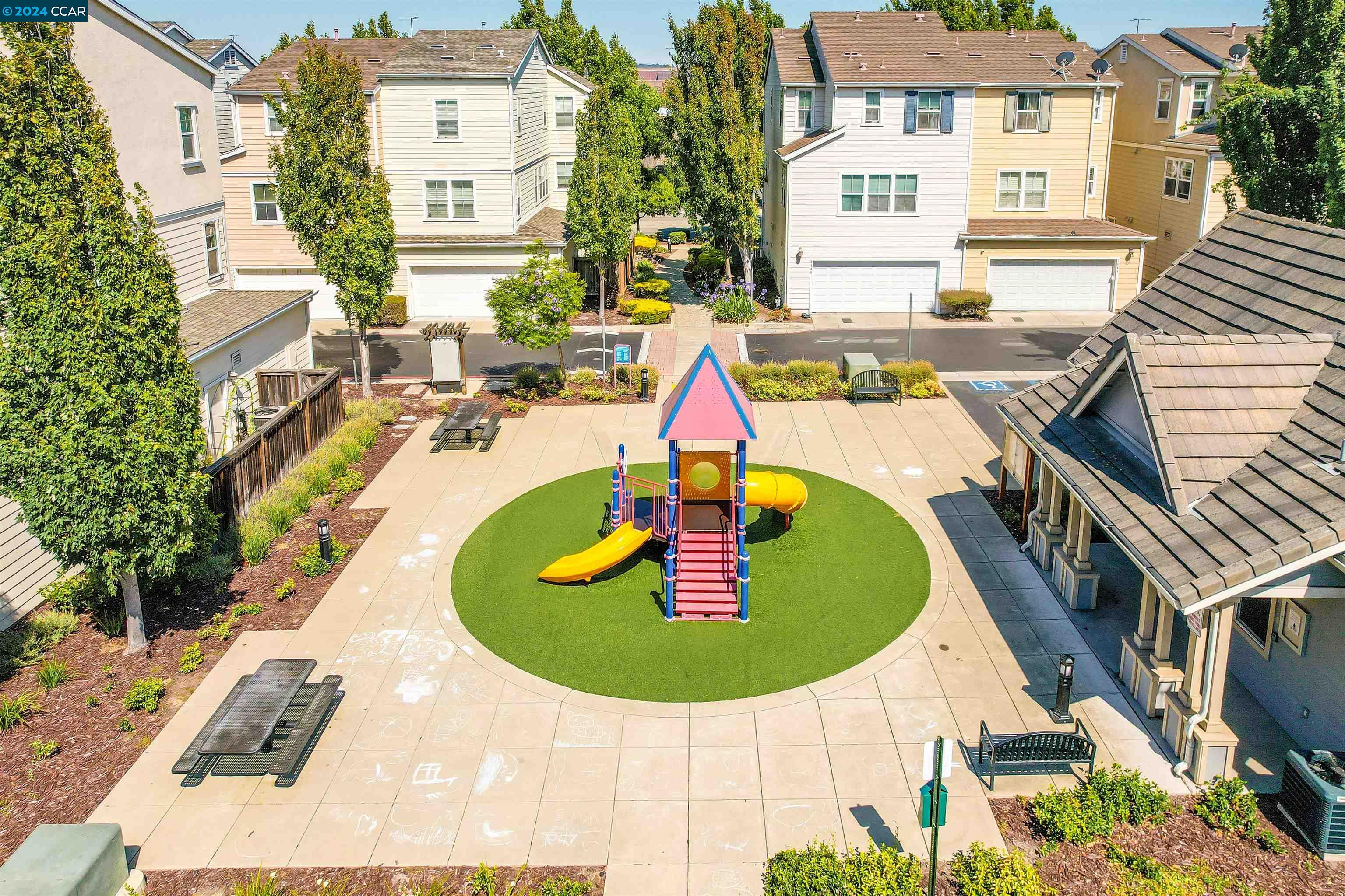 1020 Summer Ln
