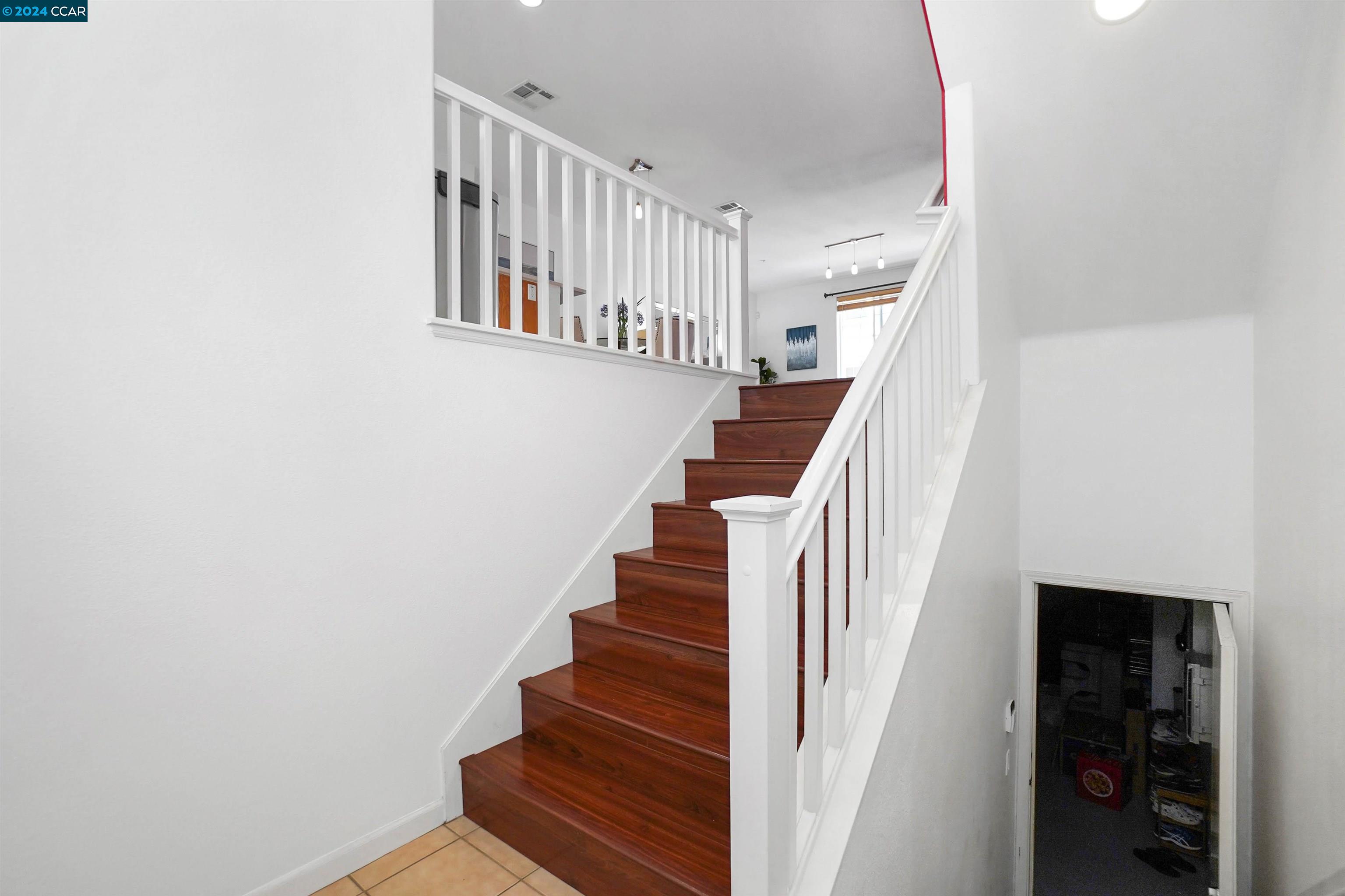 1020 Summer Ln