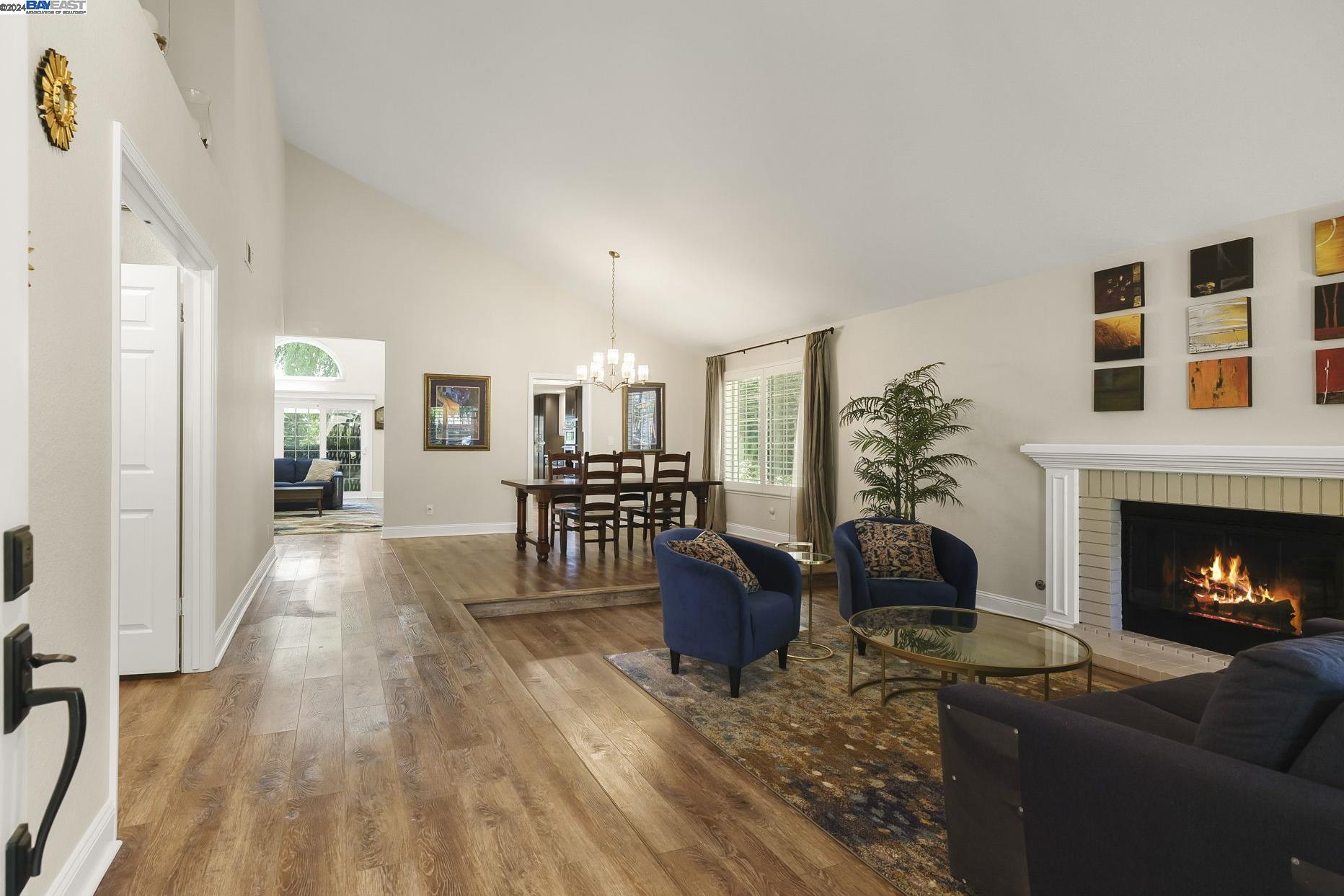 4045 Canyon Crest Rd, W