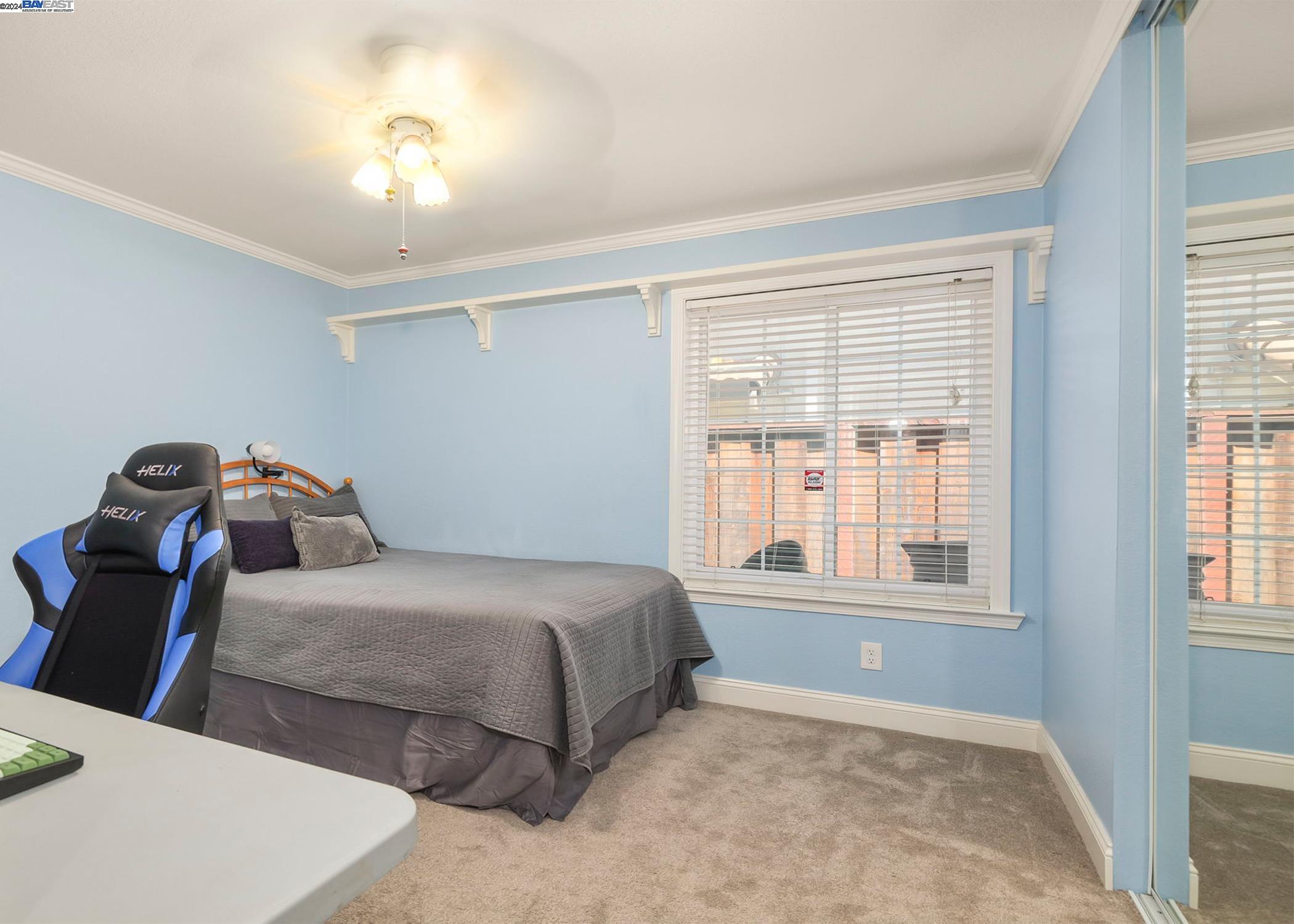 4045 Canyon Crest Rd, W