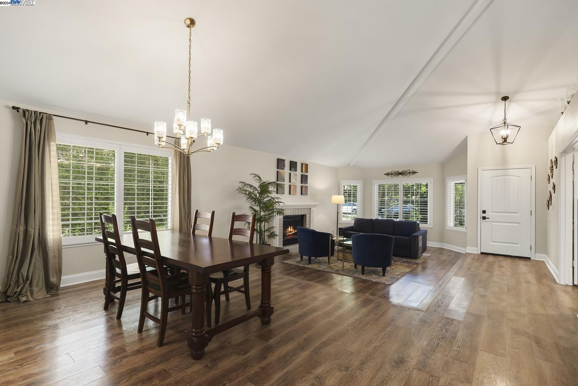 4045 Canyon Crest Rd, W