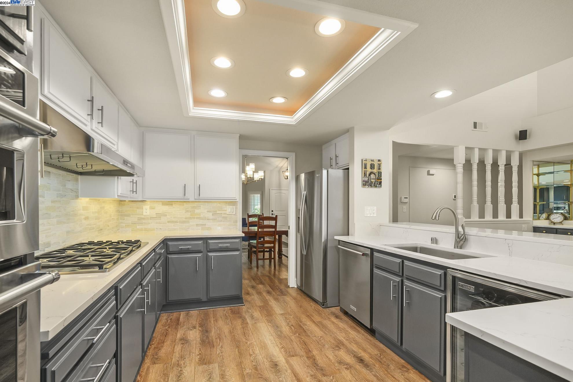 4045 Canyon Crest Rd, W