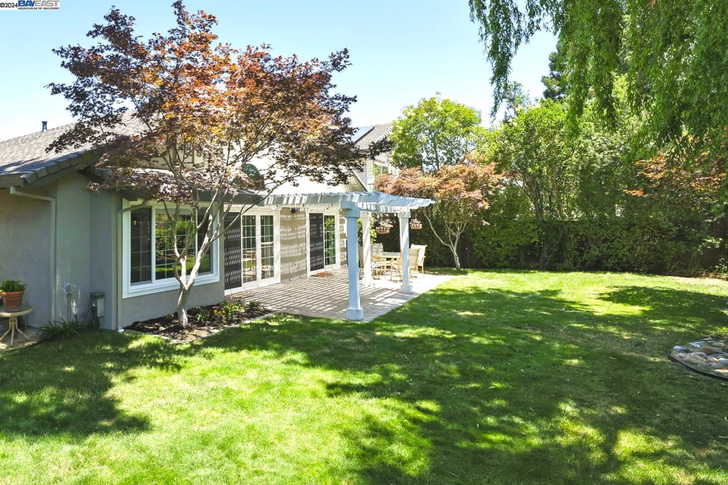 4045 Canyon Crest Rd, W