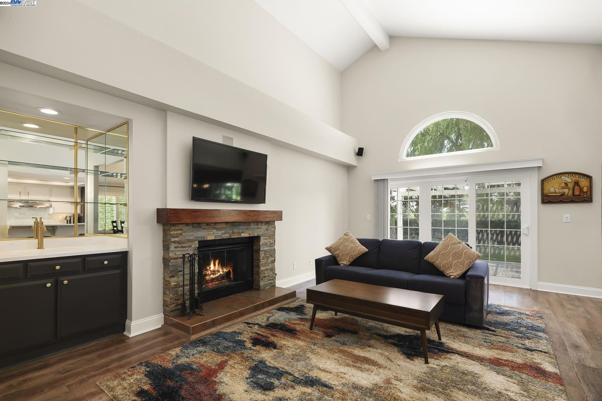 4045 Canyon Crest Rd, W