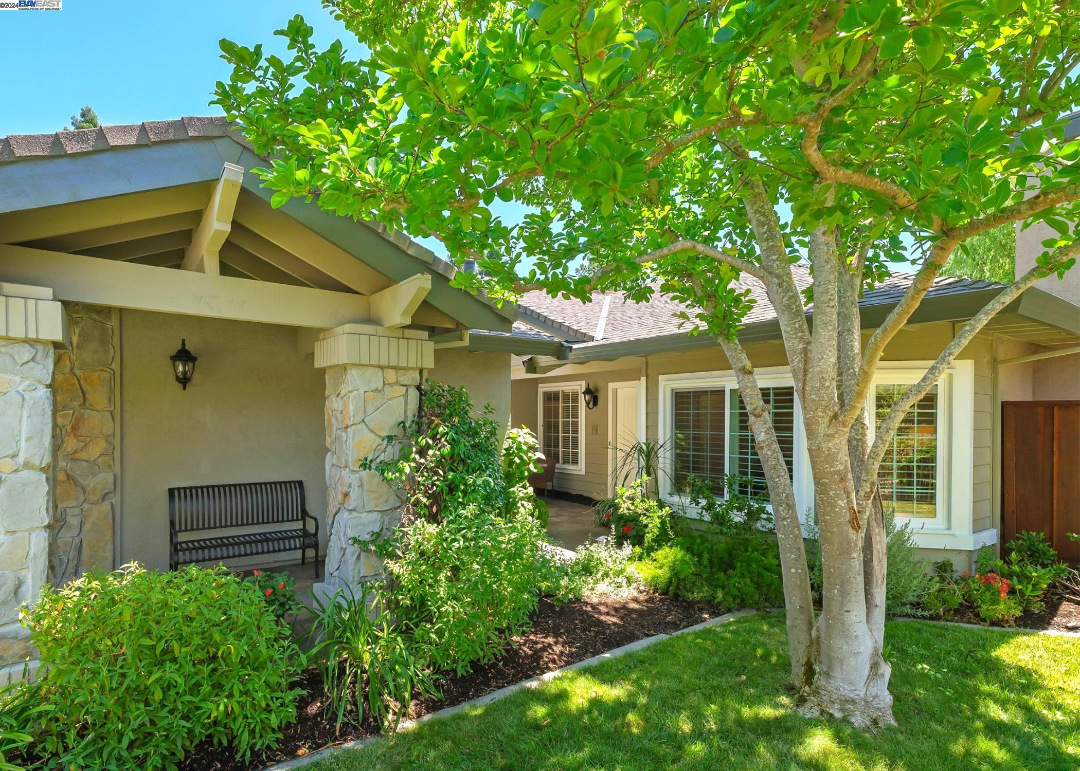 4045 Canyon Crest Rd, W