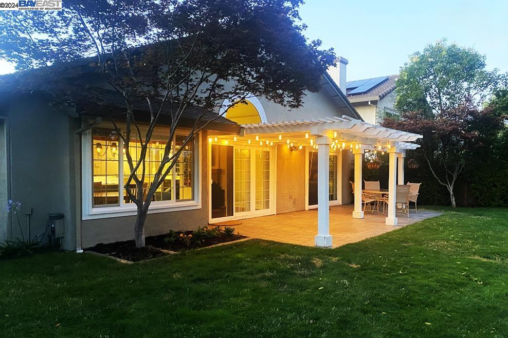 4045 Canyon Crest Rd, W