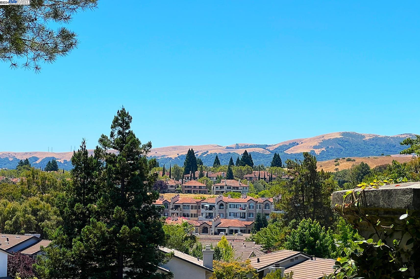 4045 Canyon Crest Rd, W