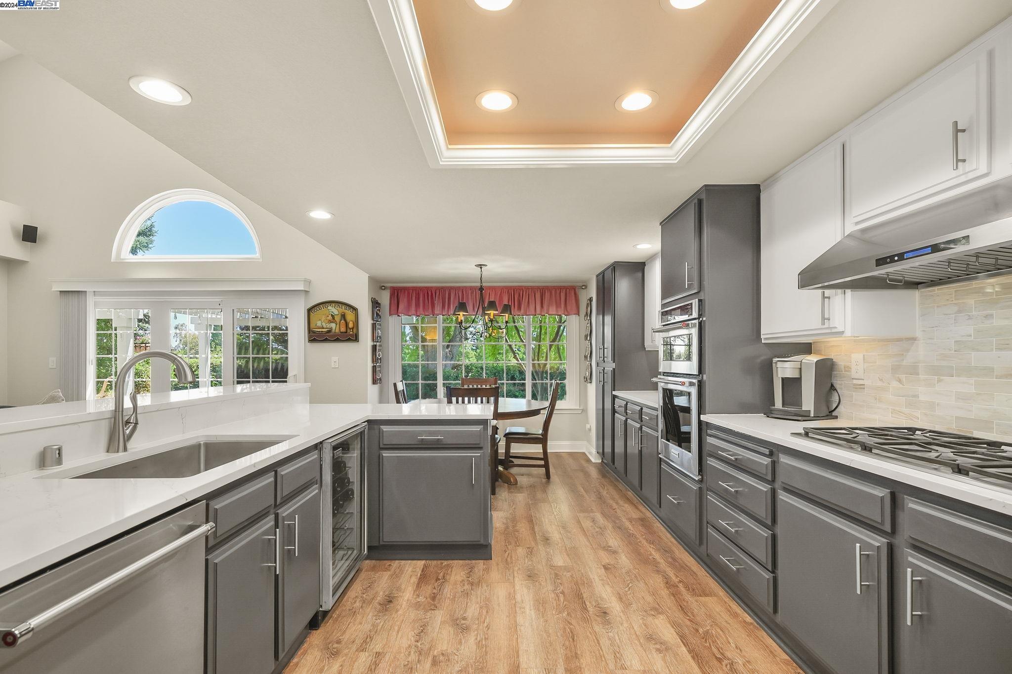 4045 Canyon Crest Rd, W