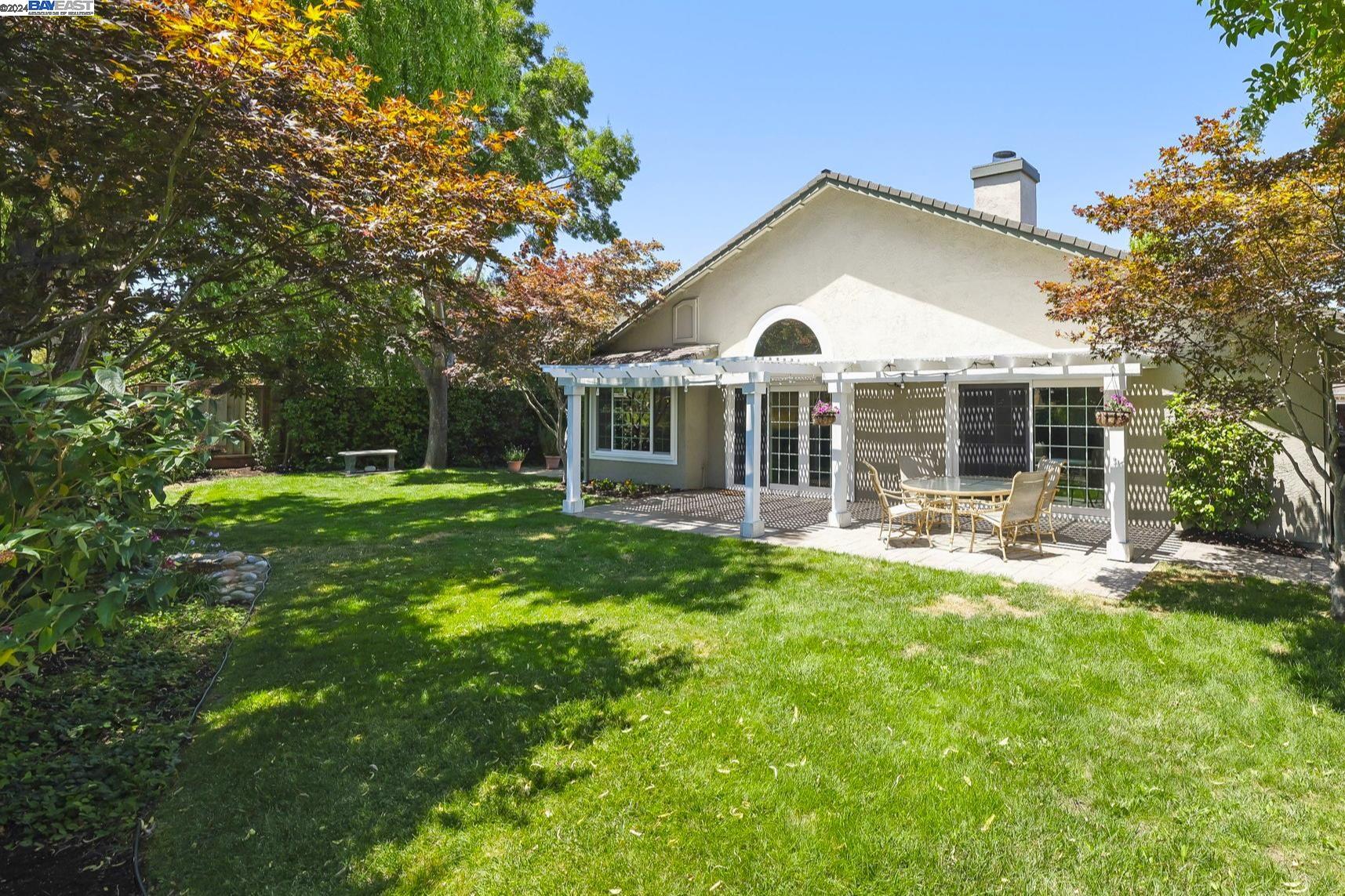 4045 Canyon Crest Rd, W