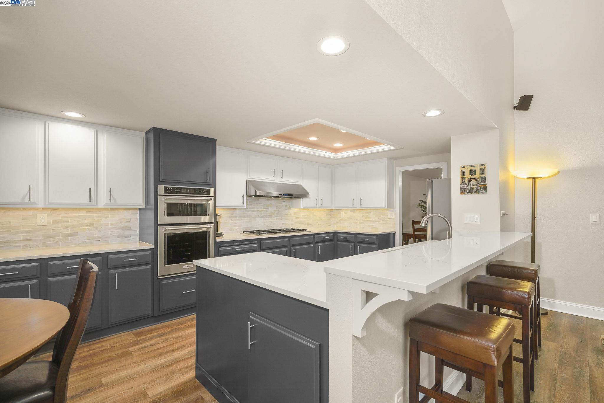 4045 Canyon Crest Rd, W