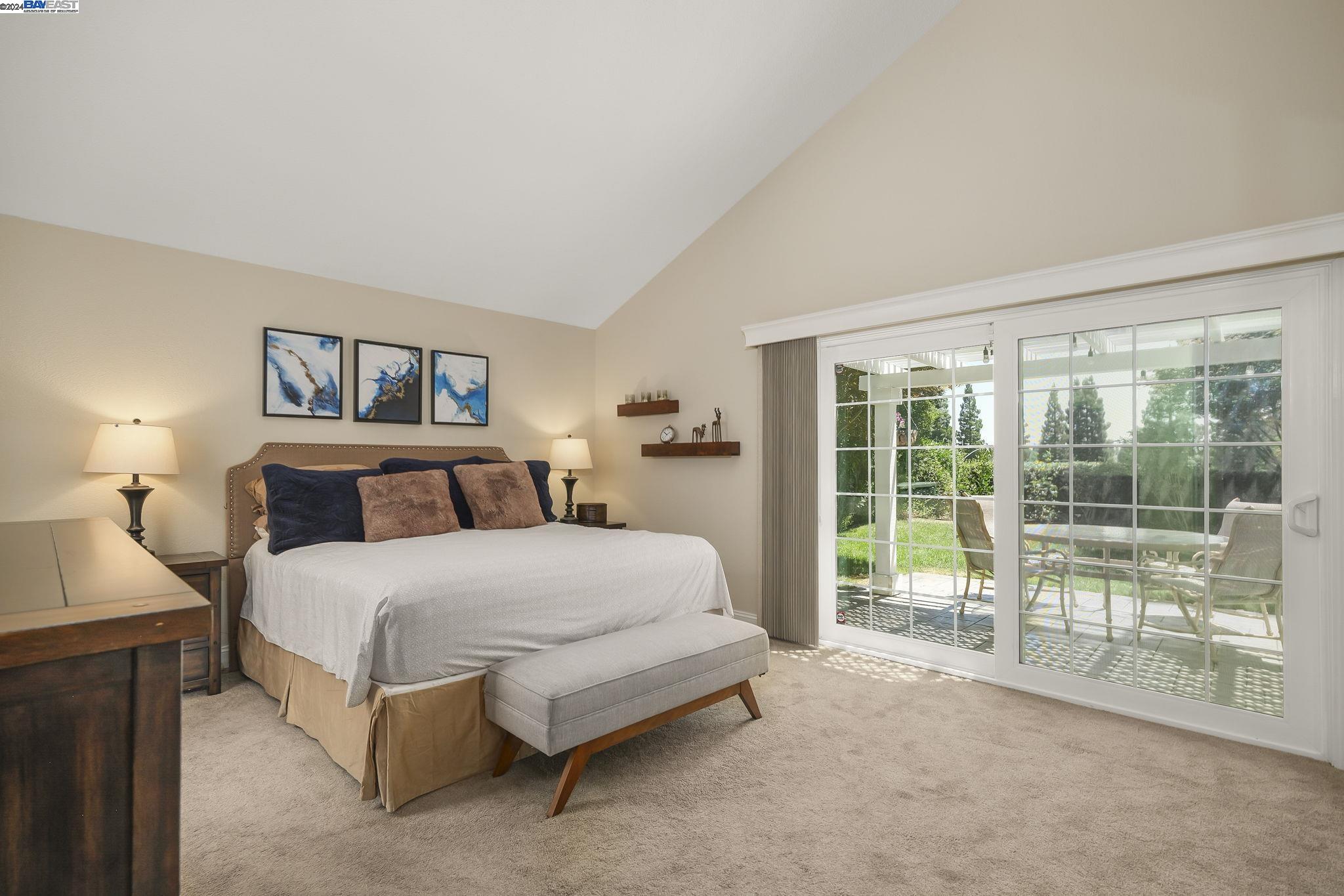 4045 Canyon Crest Rd, W