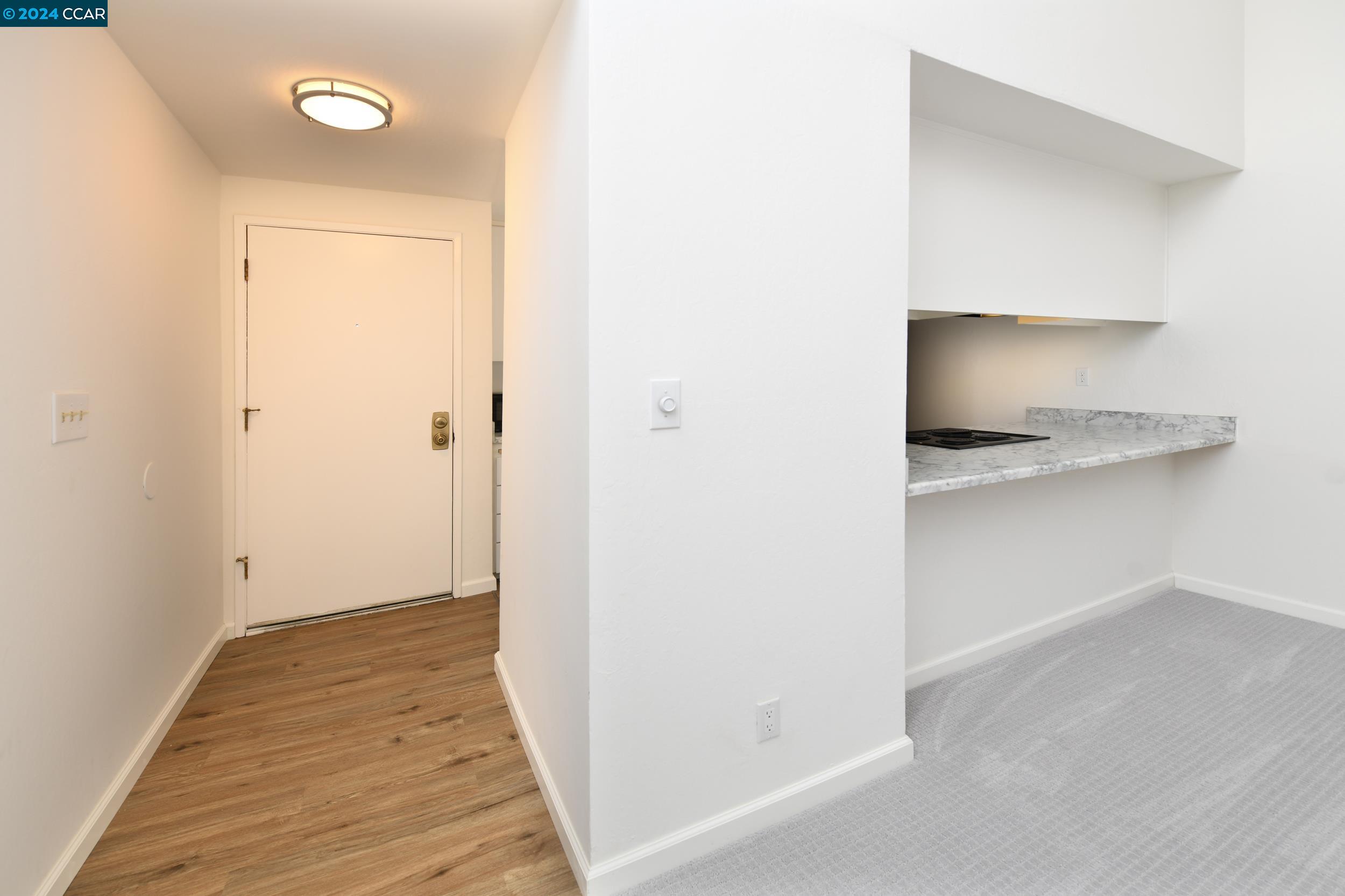 895 Camelback Pl