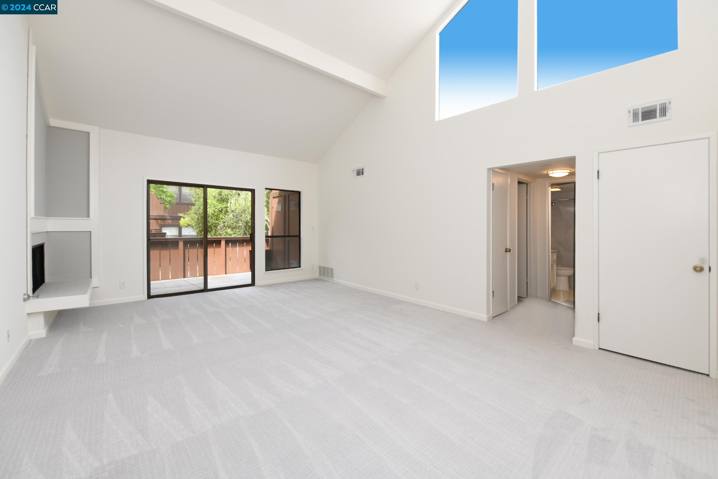 895 Camelback Pl