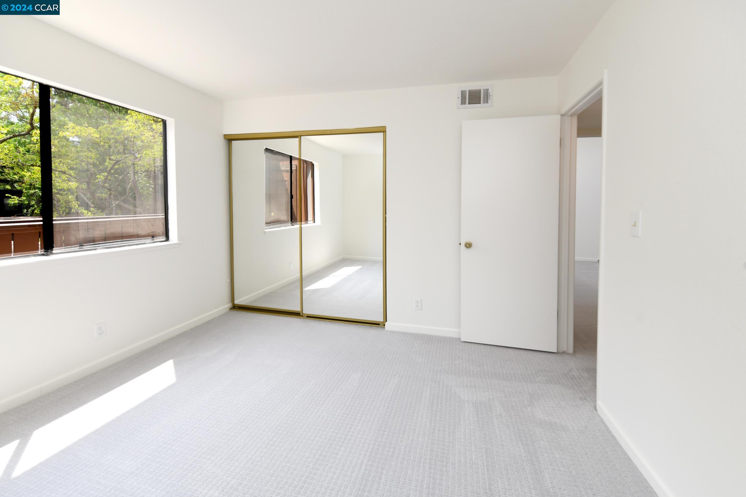 895 Camelback Pl