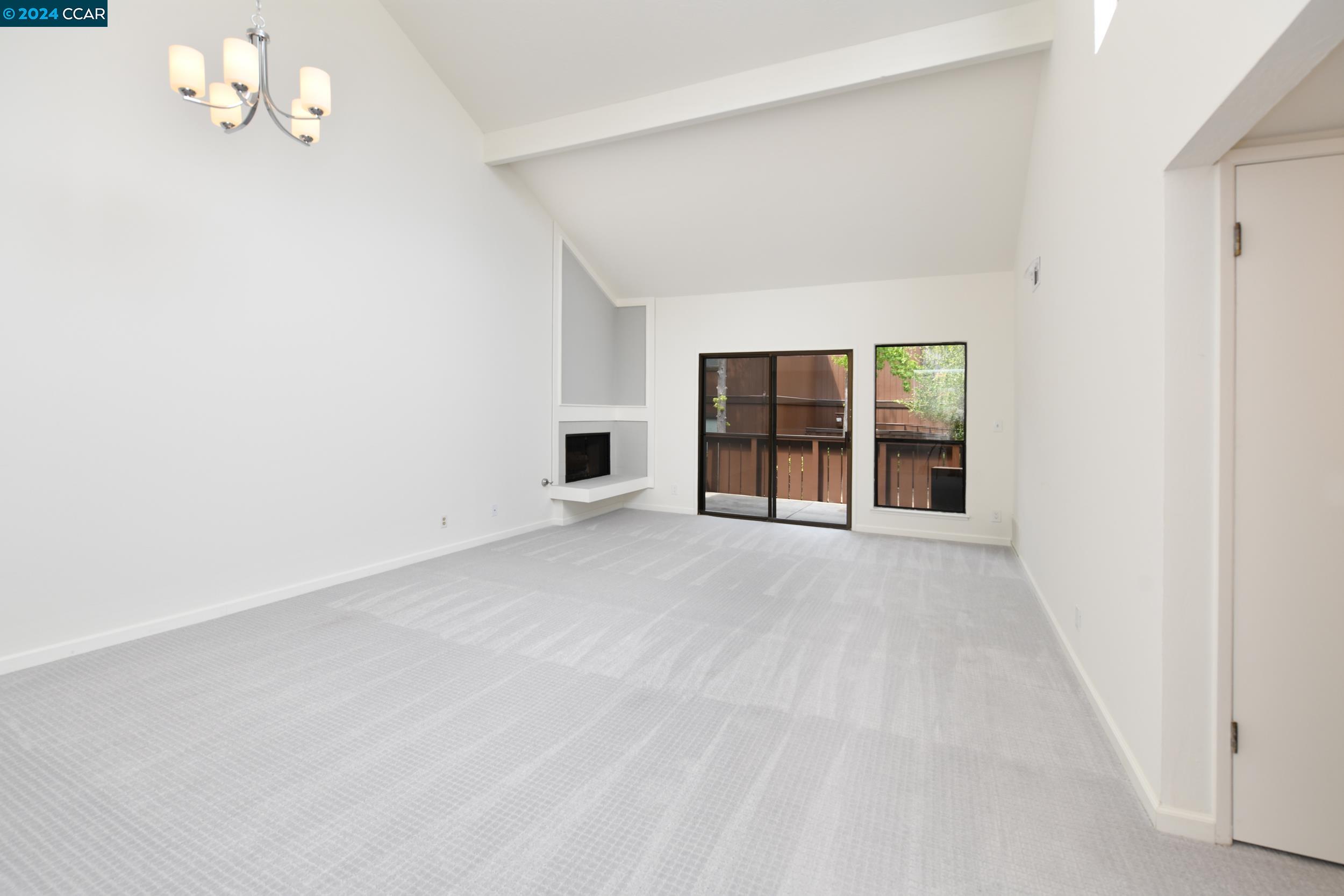 895 Camelback Pl