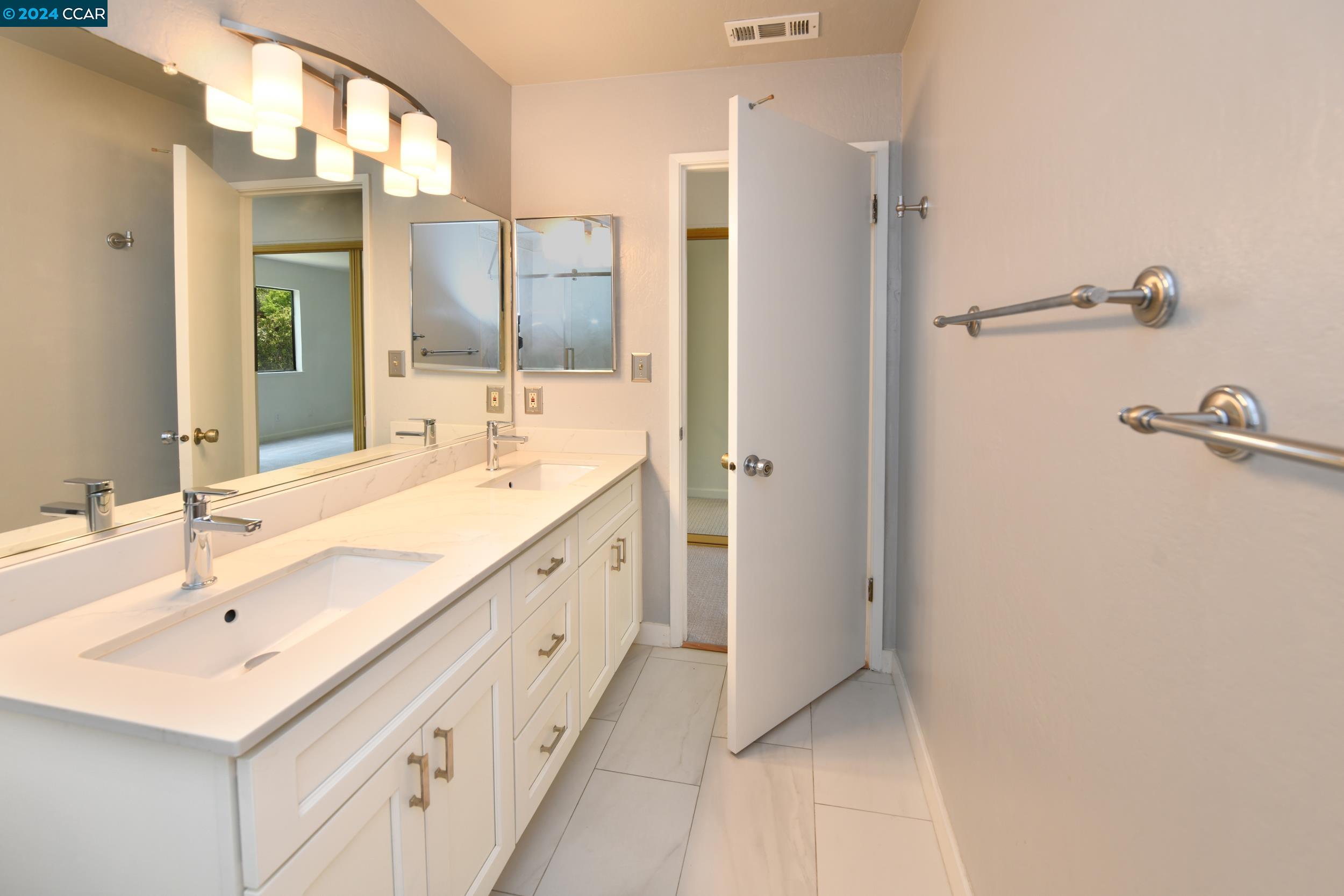 895 Camelback Pl