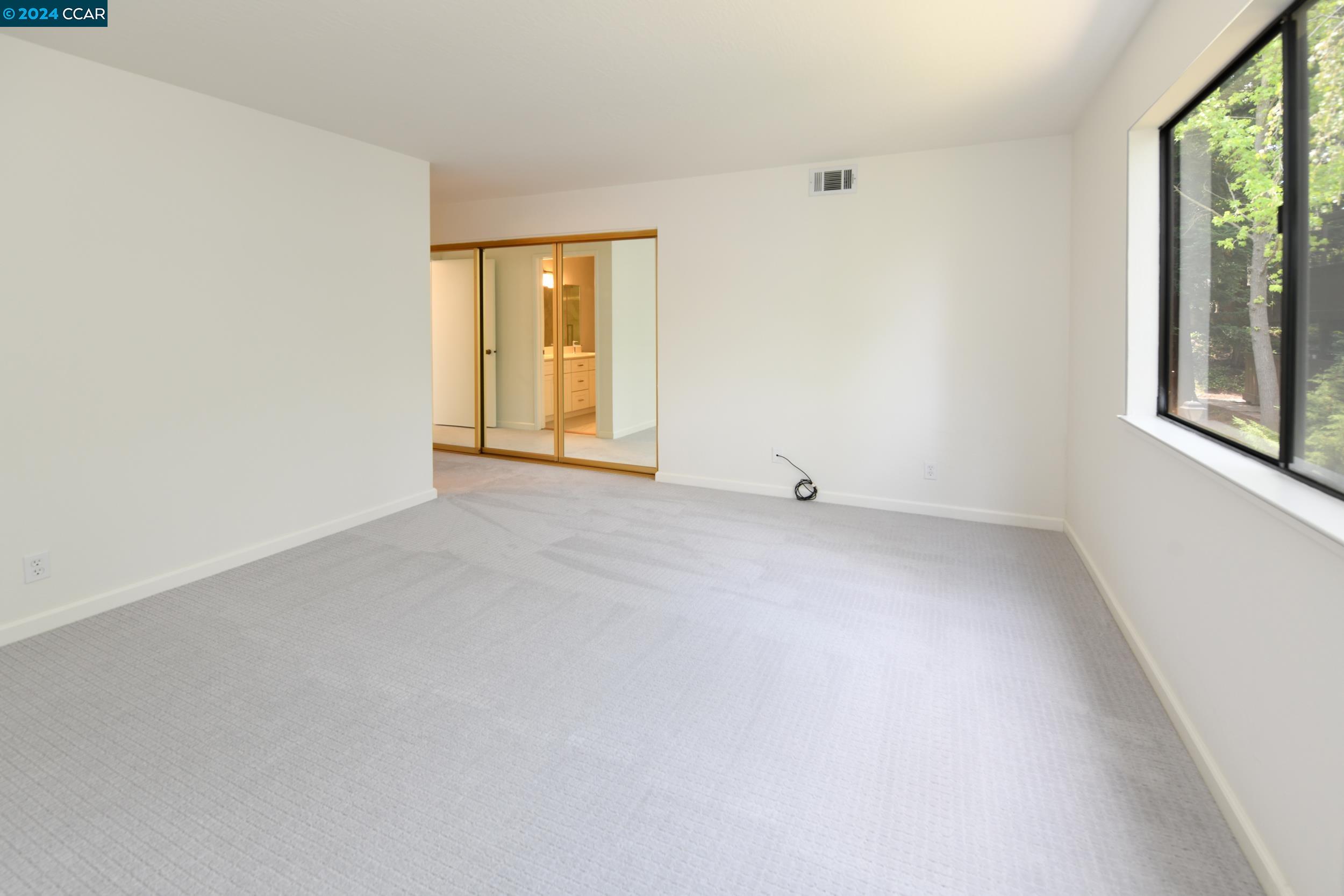 895 Camelback Pl