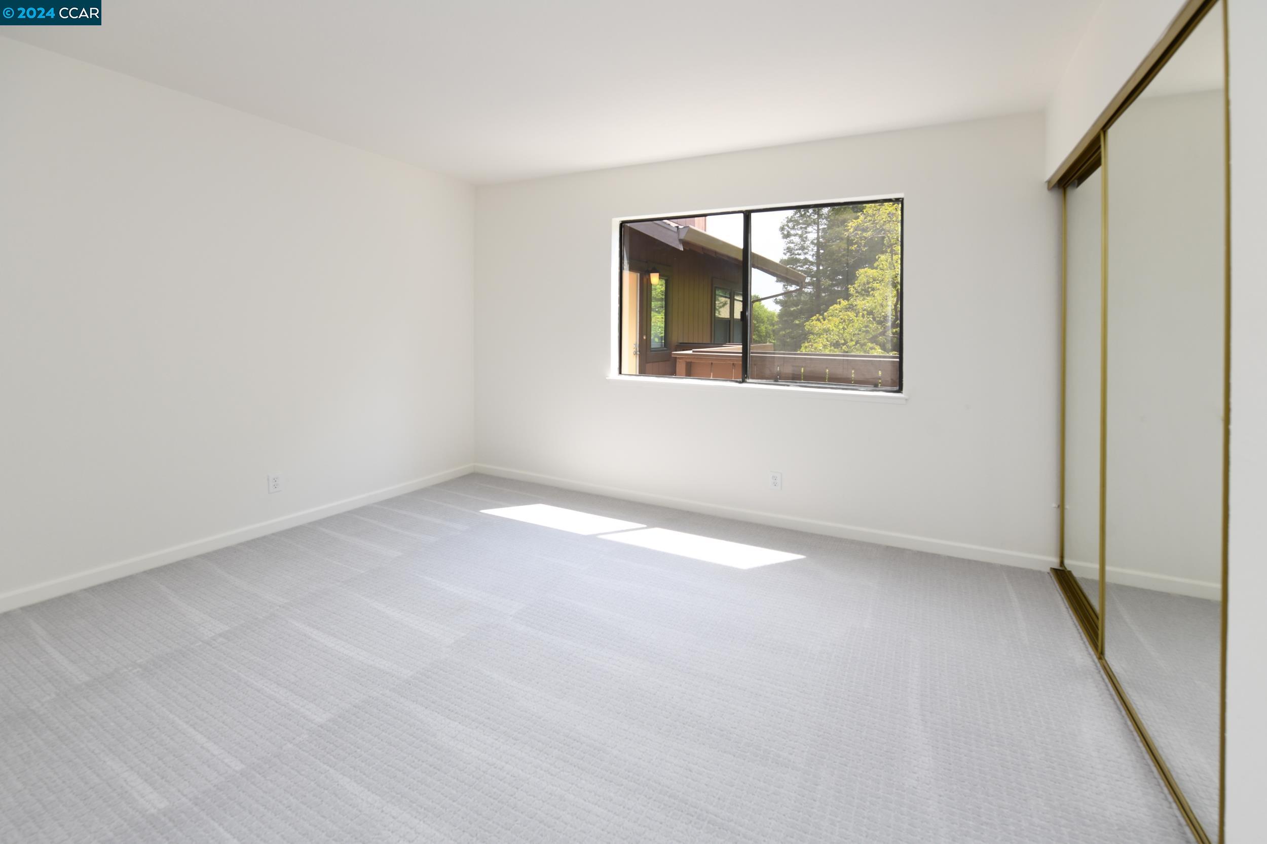 895 Camelback Pl