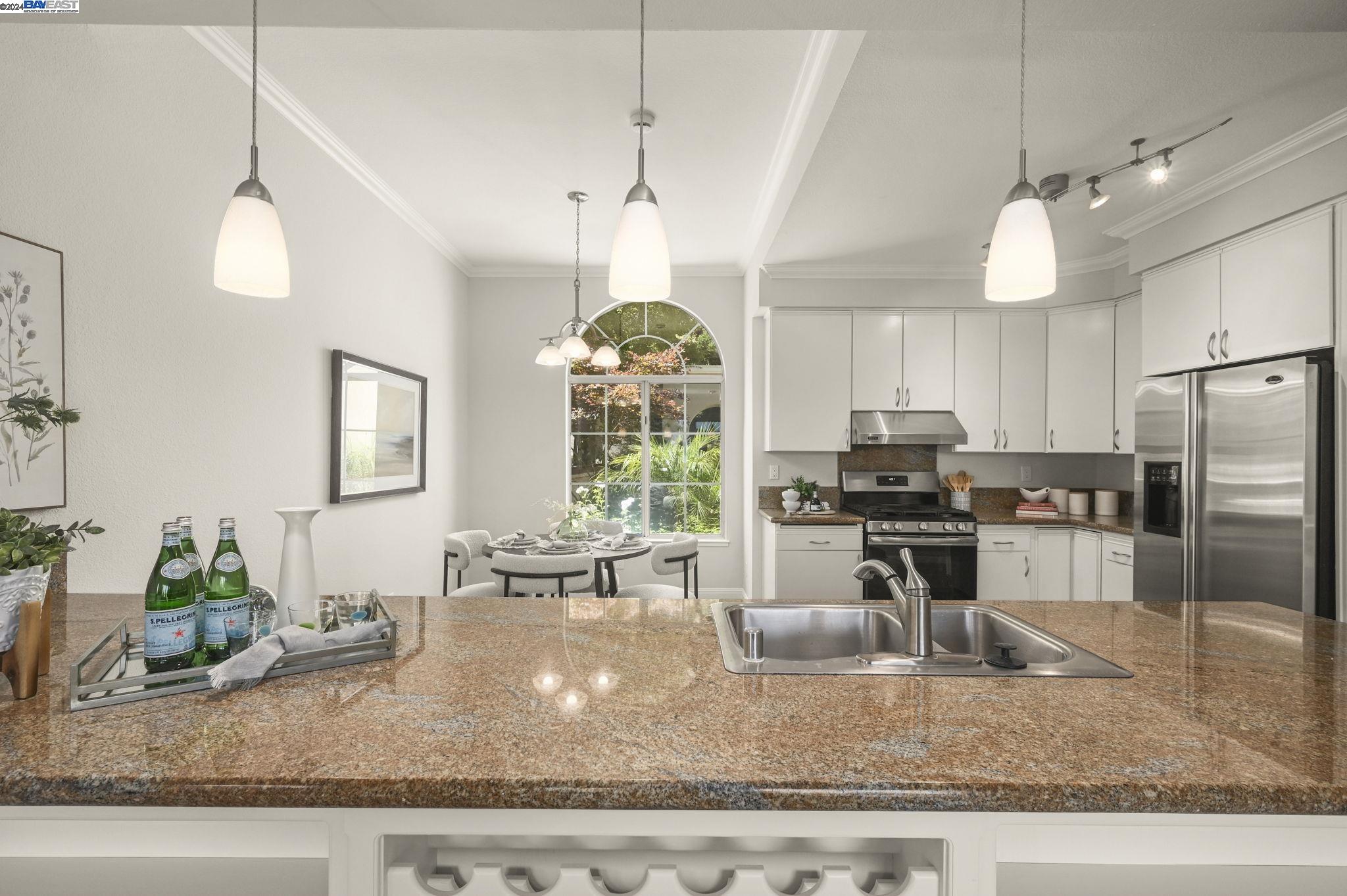 1300 Canyon Side Ave