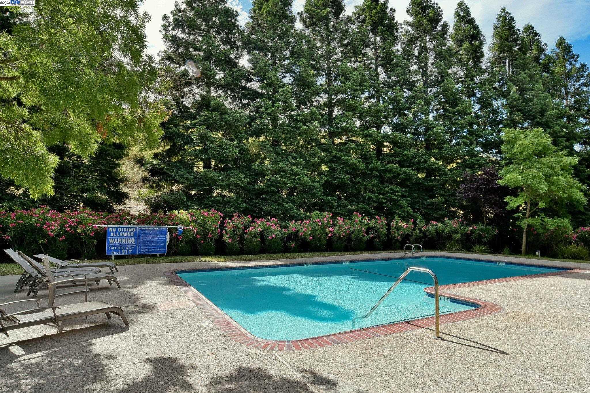 1300 Canyon Side Ave